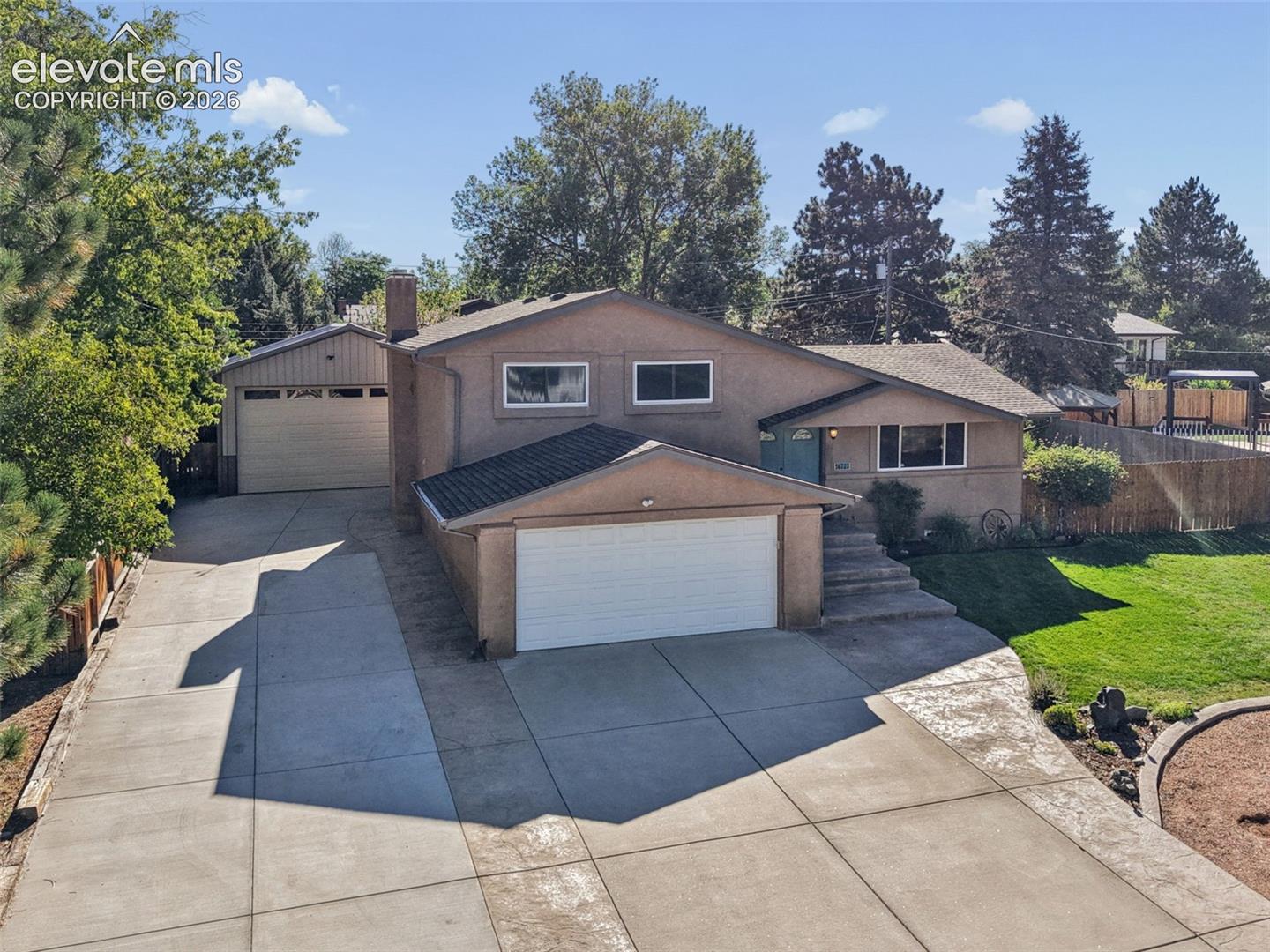 6723 Bishop Drive, photo 2