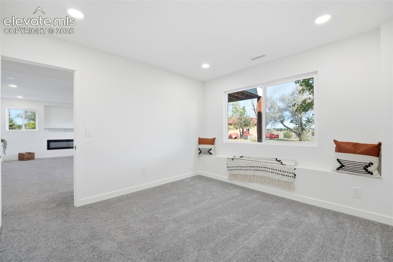 Listing photo 19 for 1361 S Tonalea Drive