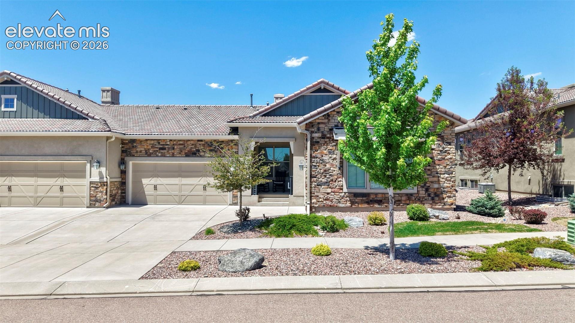 Listing photo 2 for 2032 Ruffino Drive