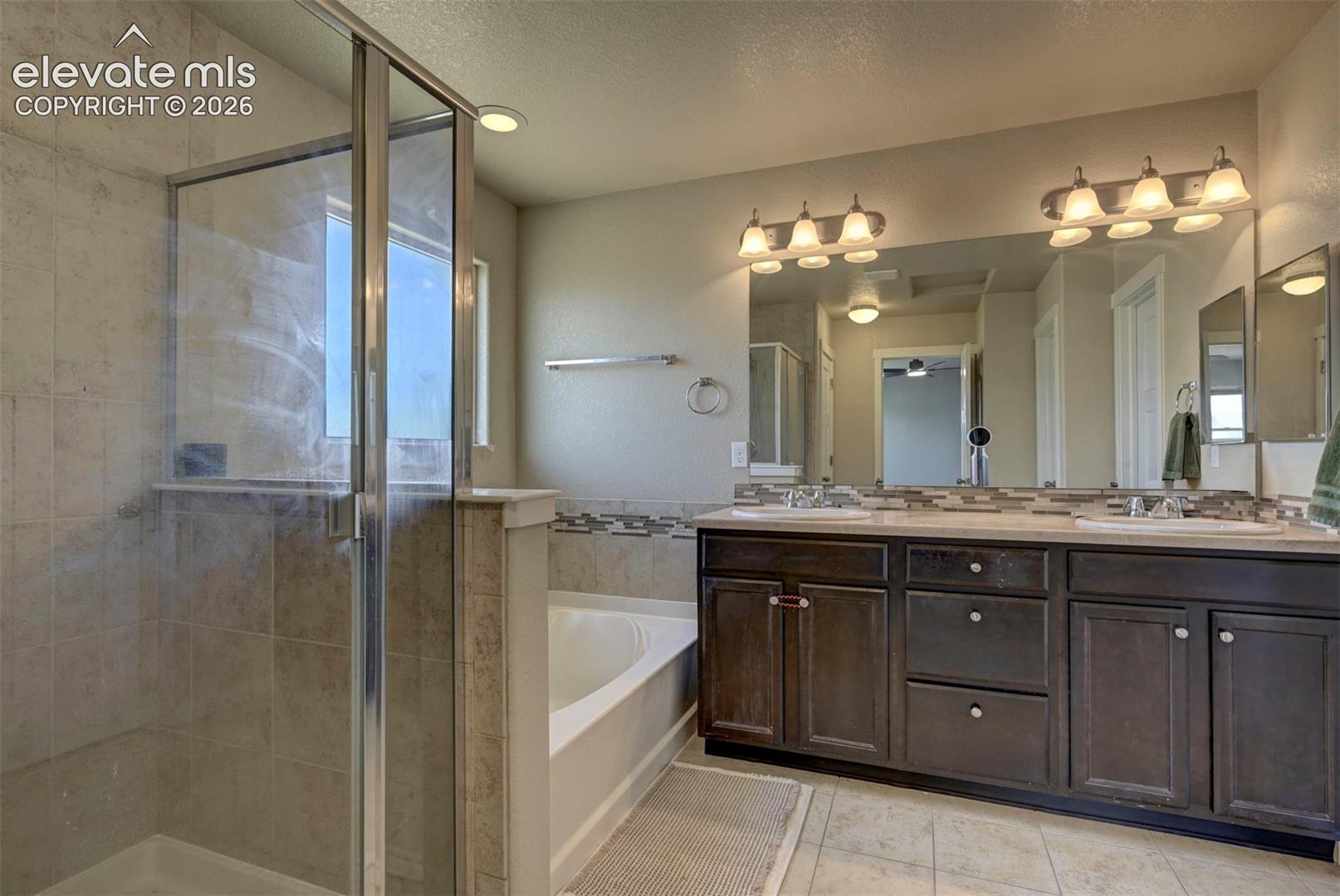Listing photo 24 for 9428 Torecco Court