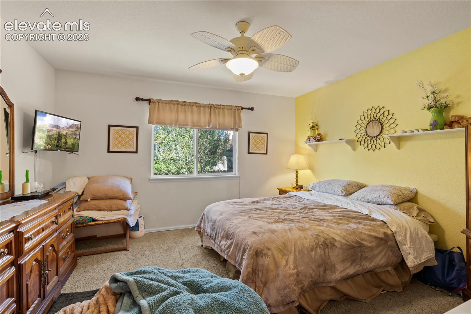 Listing photo 9 for 8234 Meadowcrest Drive