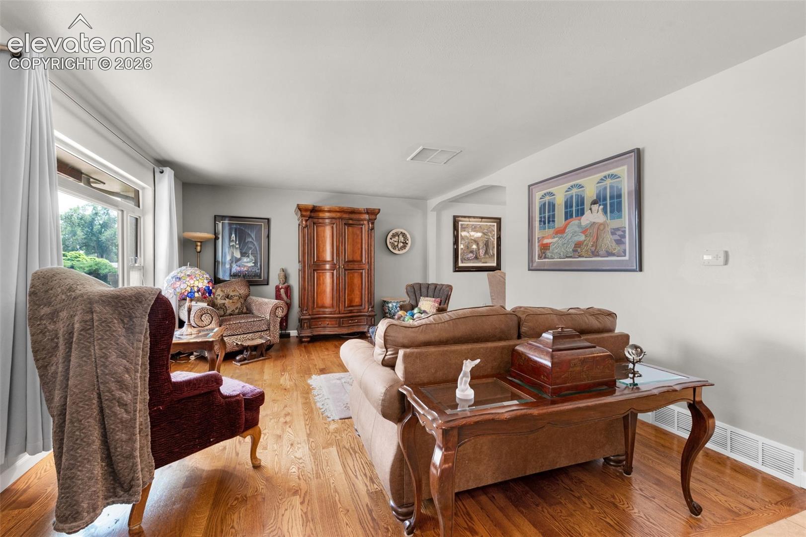 Listing photo 3 for 2935 Country Club Drive