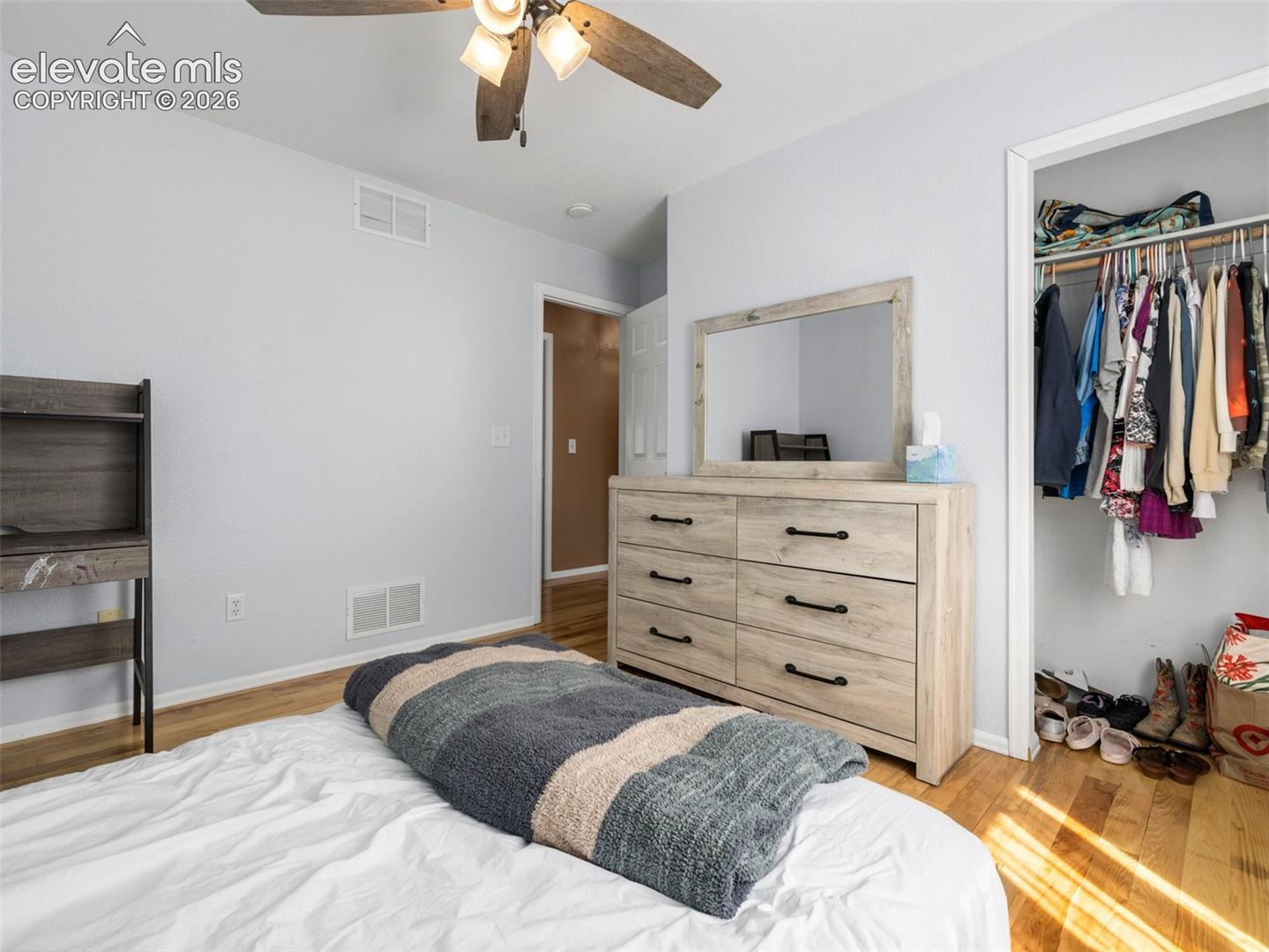 Listing photo 19 for 675 E McClave Drive