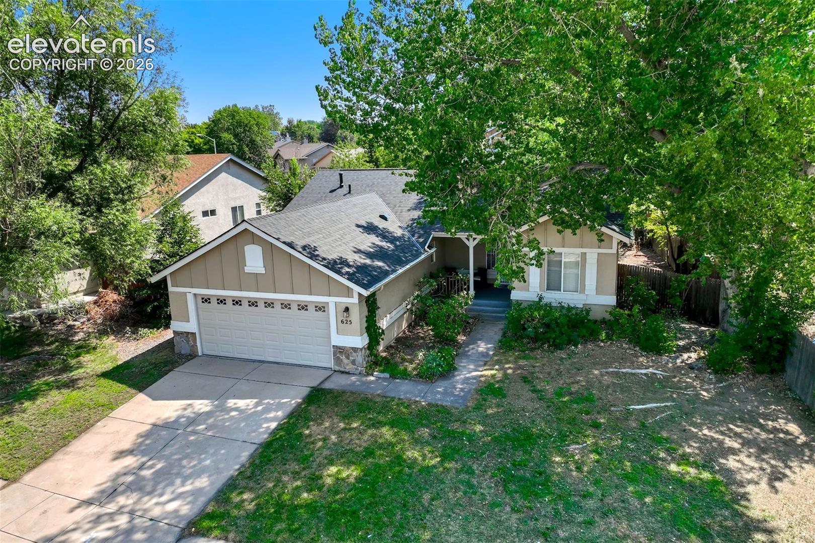 Listing photo 2 for 625 Golden Eagle Drive