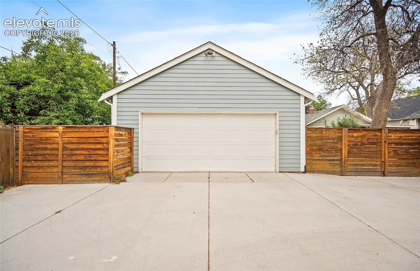 Listing photo 46 for 1007 E Boulder Street