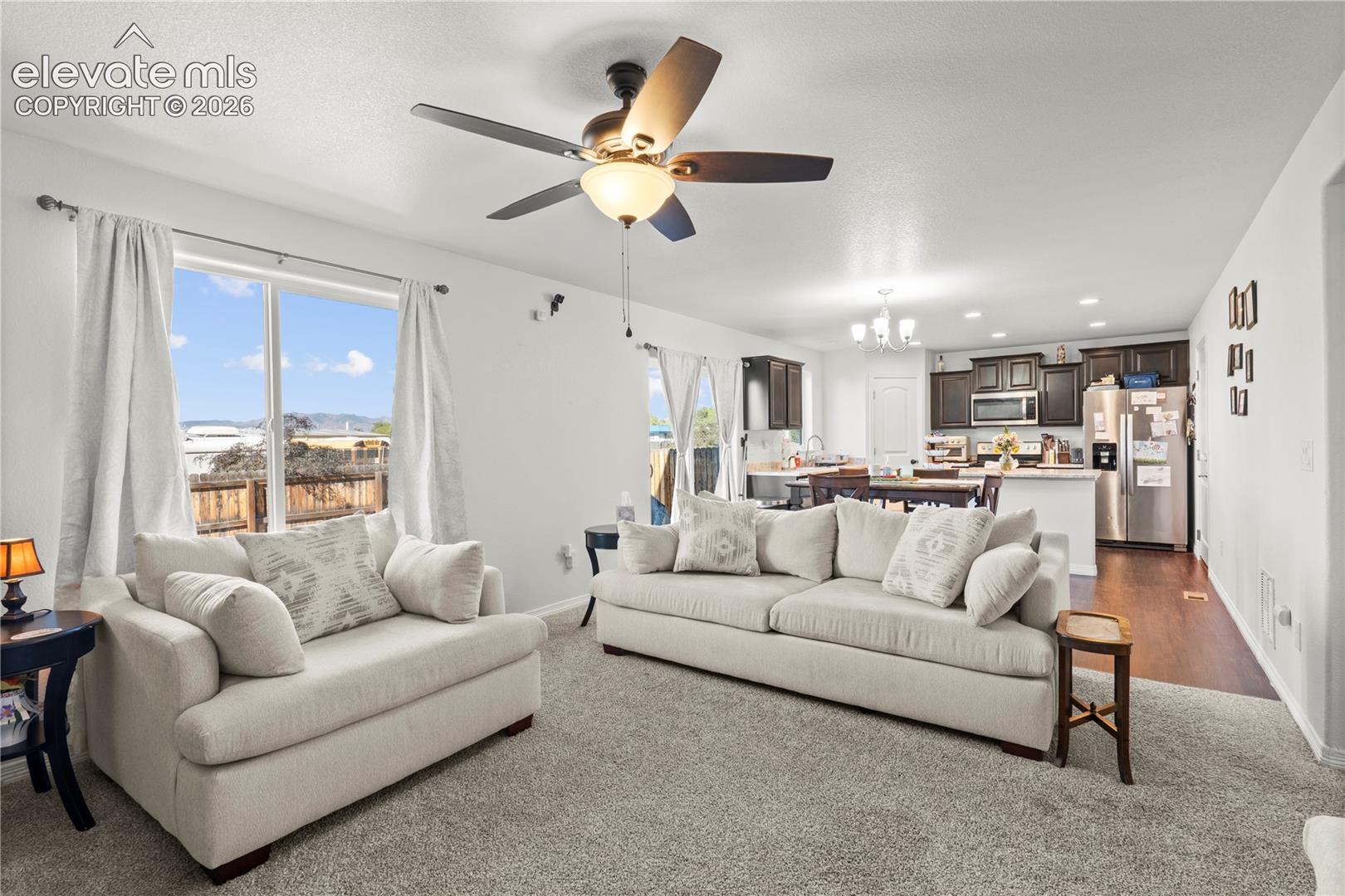 Listing photo 7 for 924 Bidwell Drive