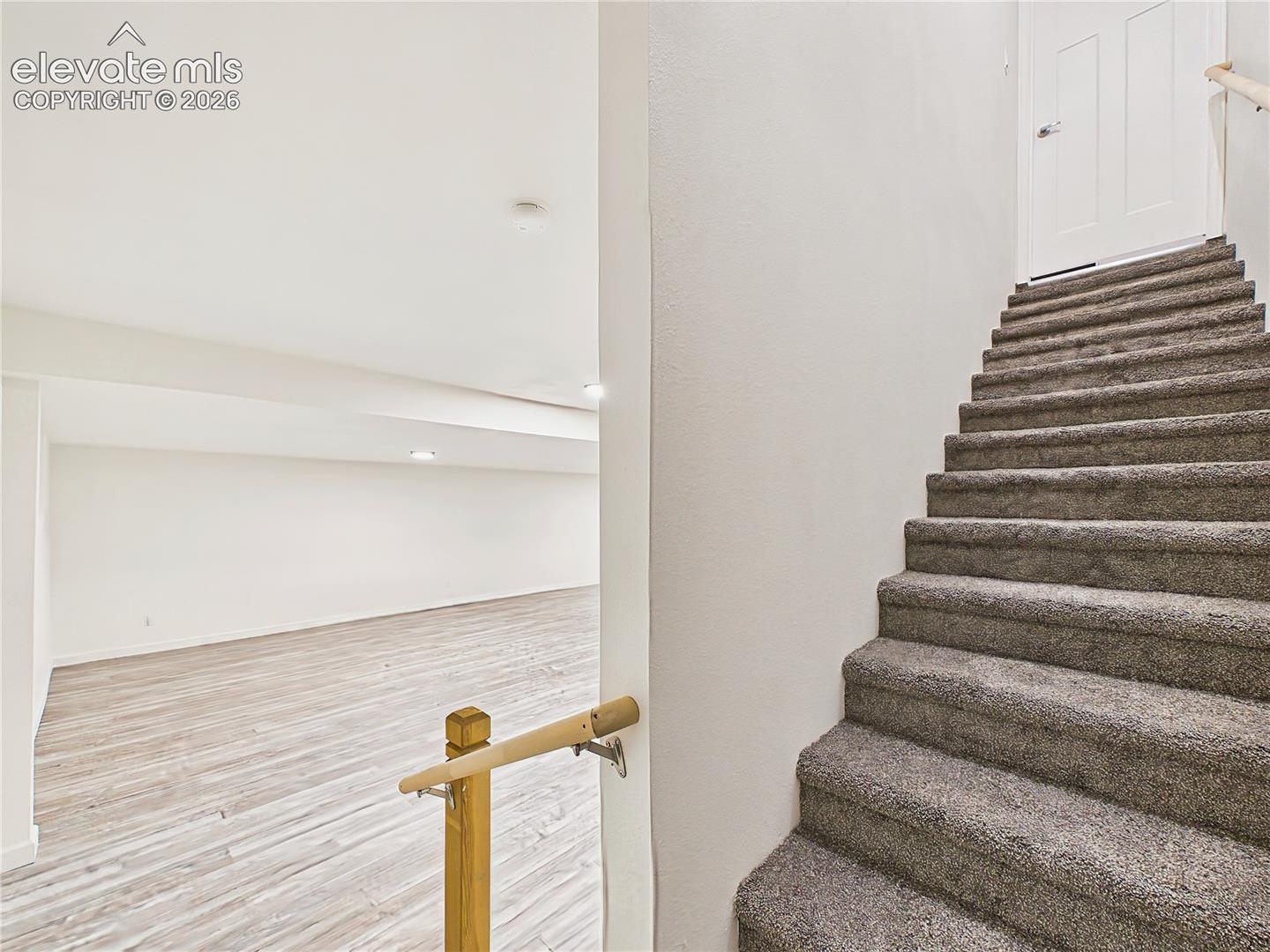 Listing photo 40 for 893 S Greenway Avenue