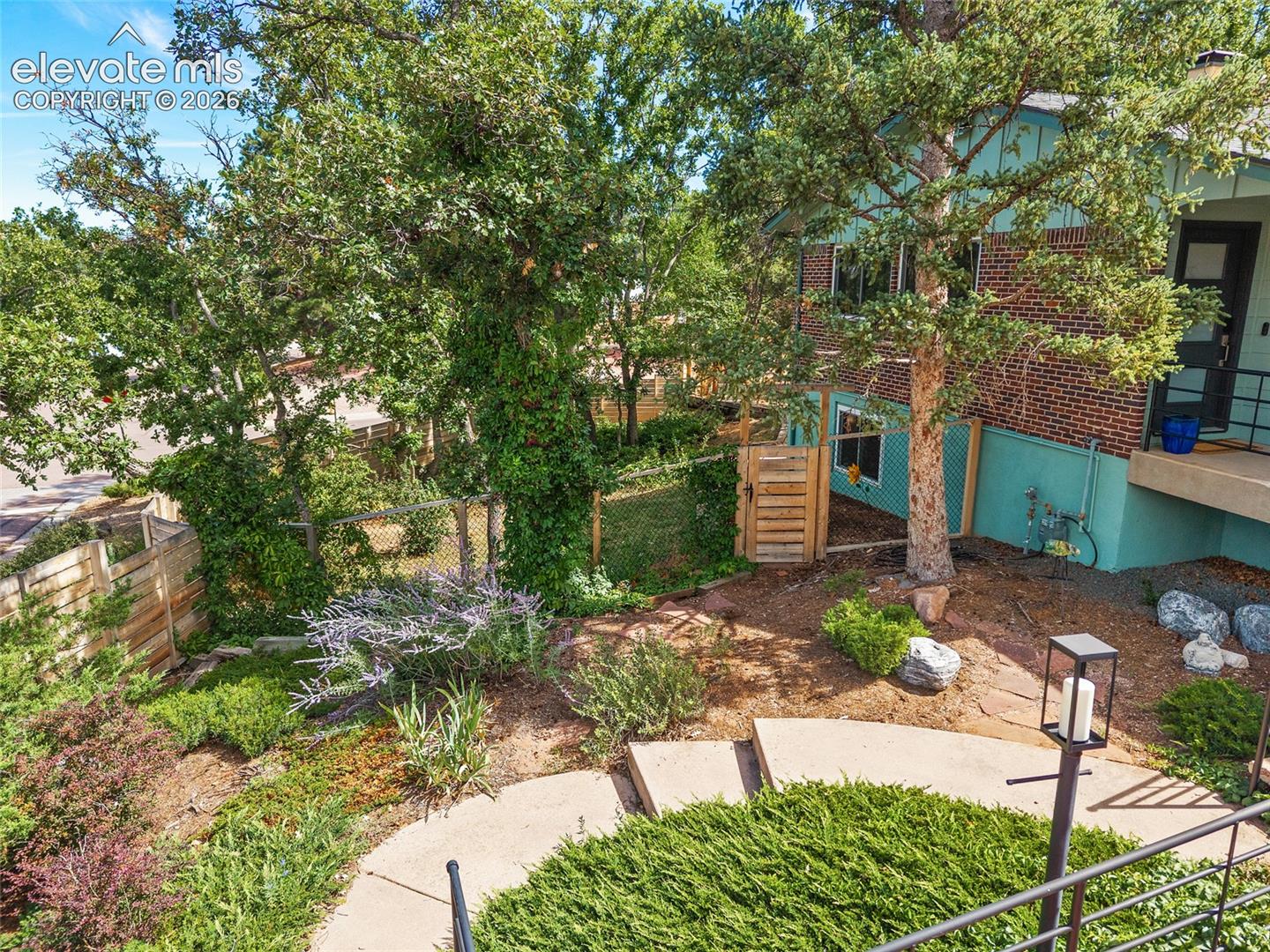 2201 Hercules Drive, photo 37
