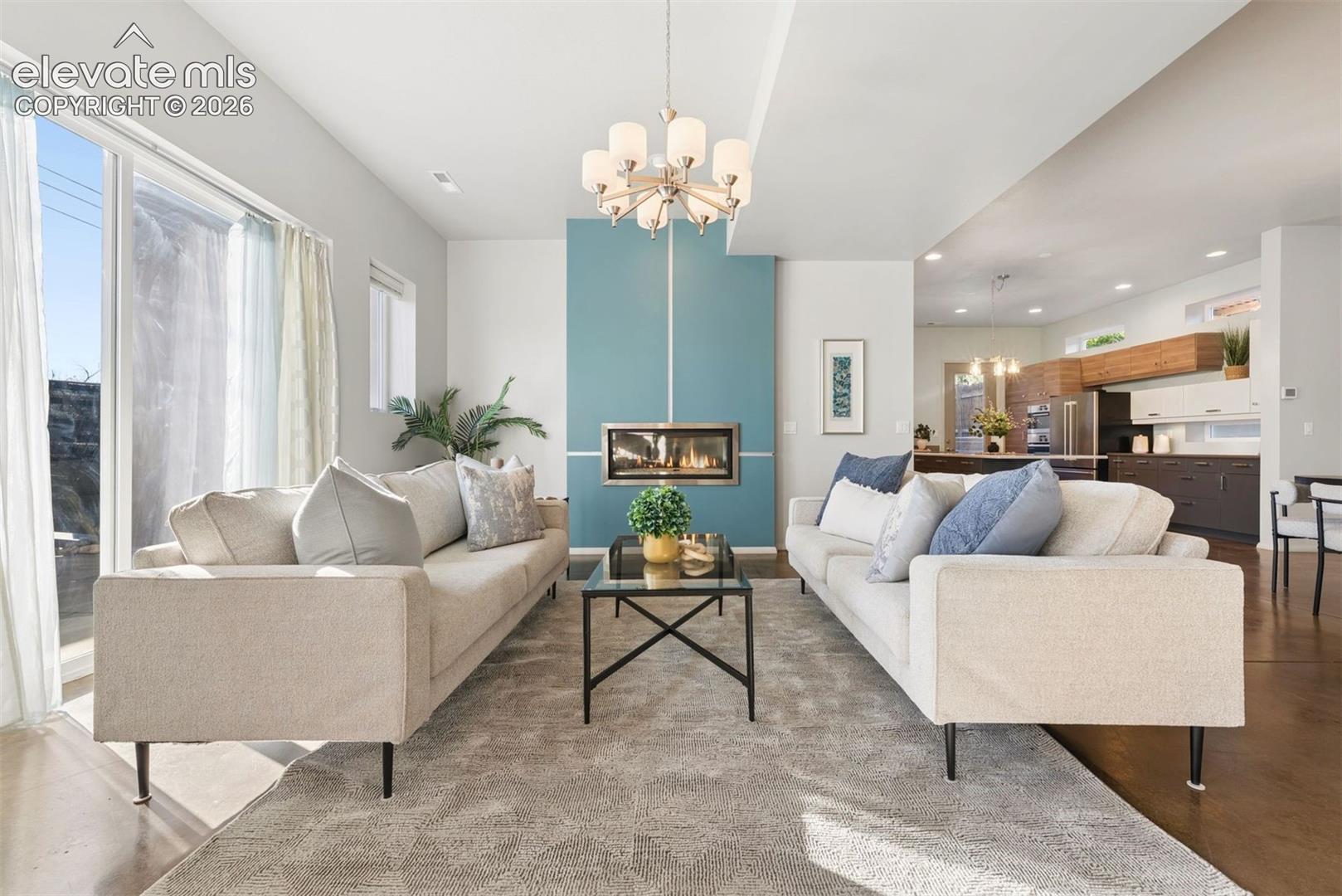 Listing photo 2 for 815 W Jefferson Street