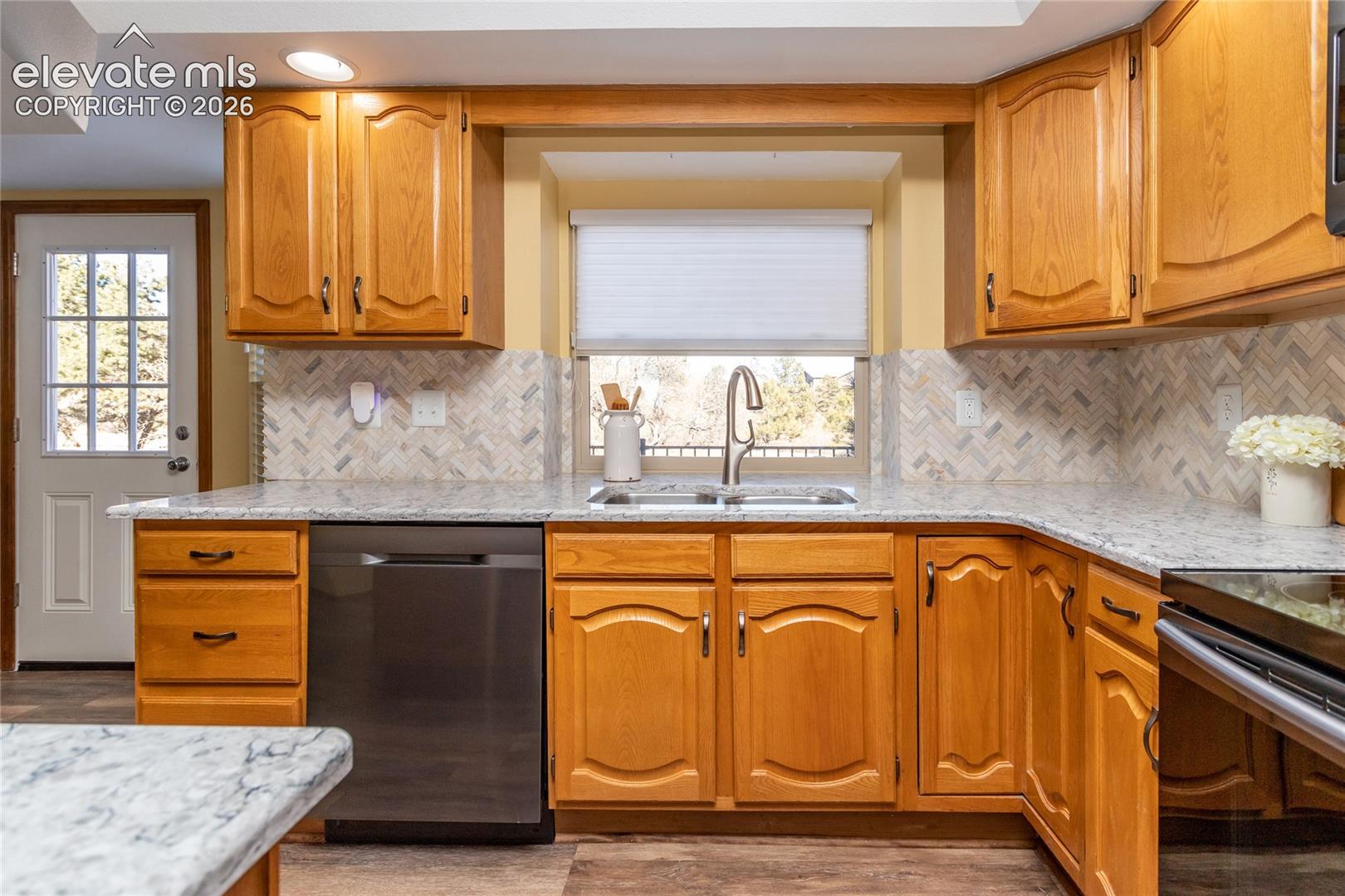 Listing photo 12 for 2690 Edenderry Drive
