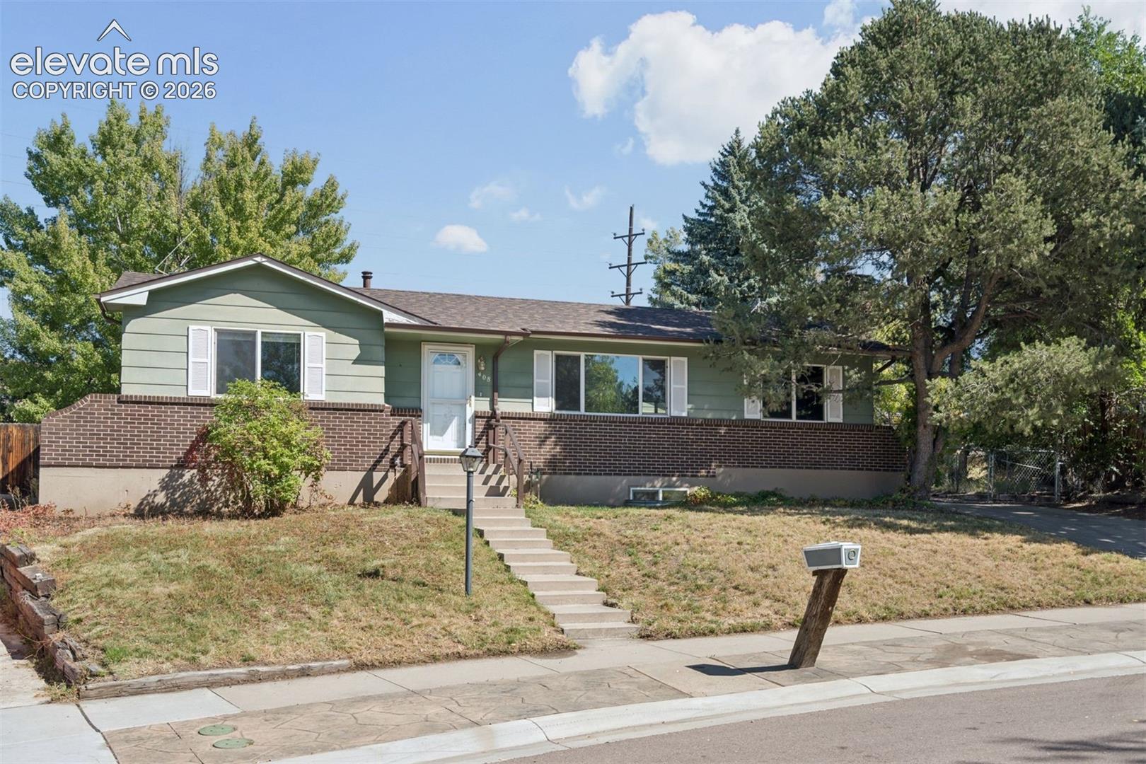 Listing photo 31 for 408 Elmwood Drive