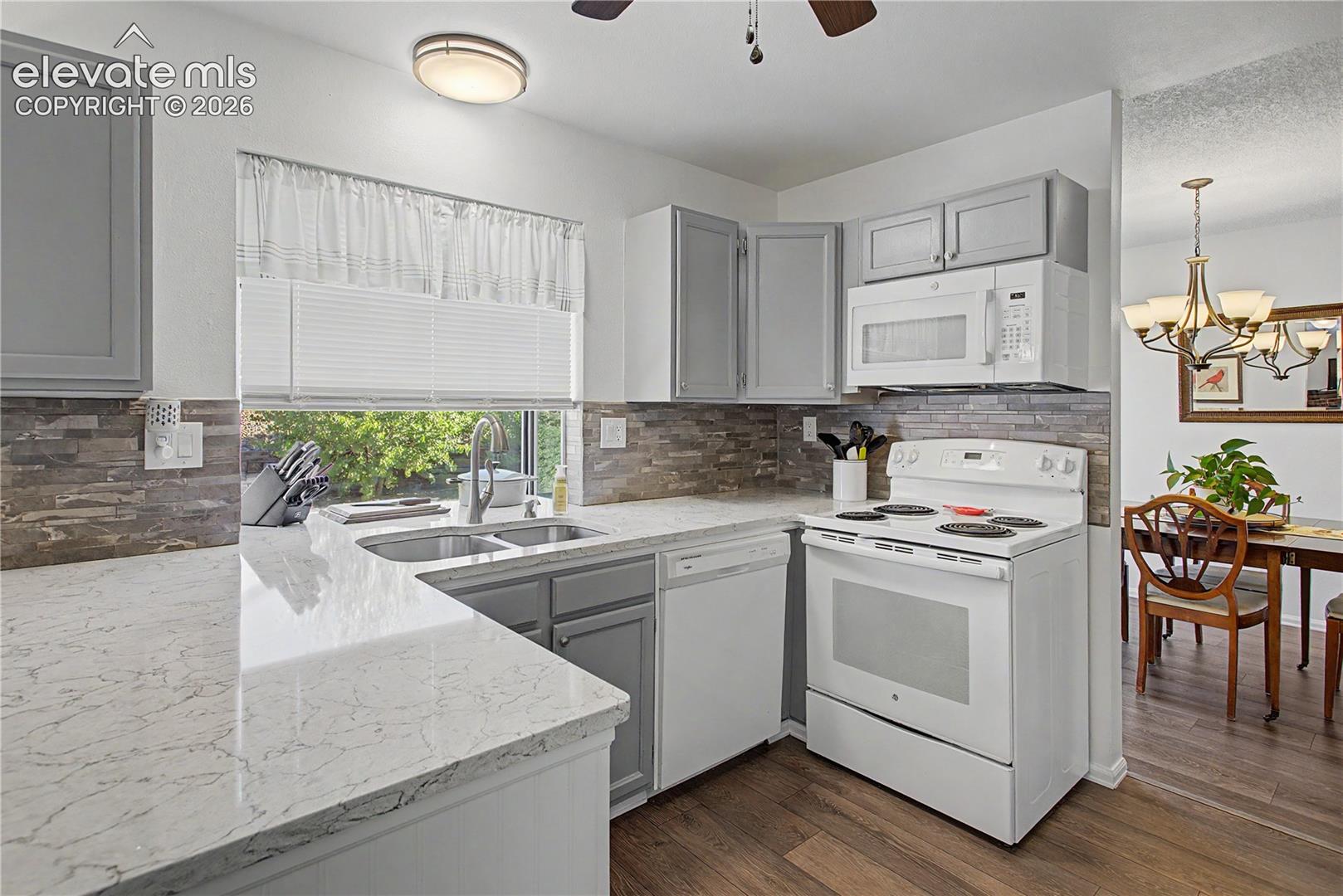 Listing photo 13 for 3420 Excelsior Drive