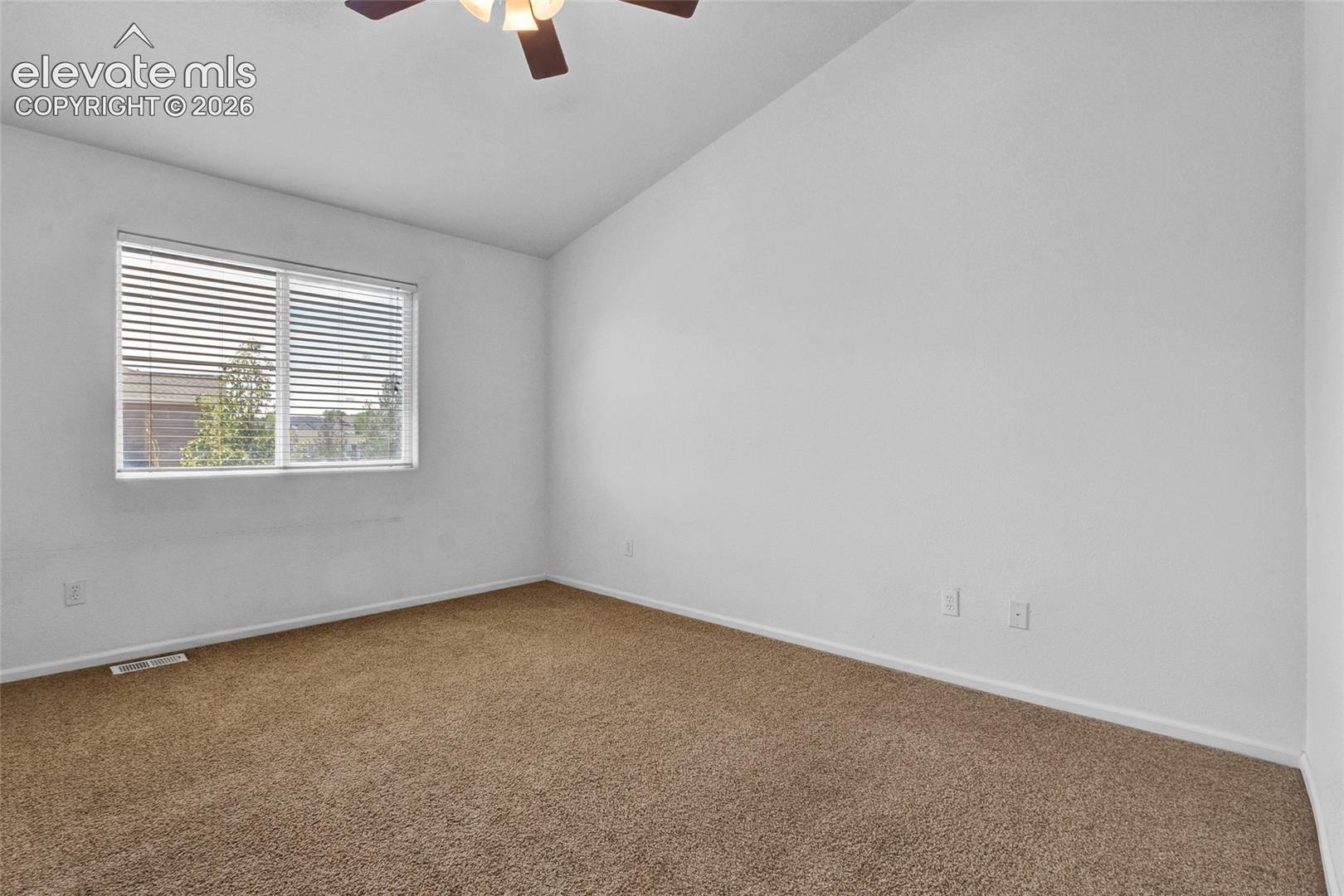 Listing photo 8 for 7554 Sandy Springs Point
