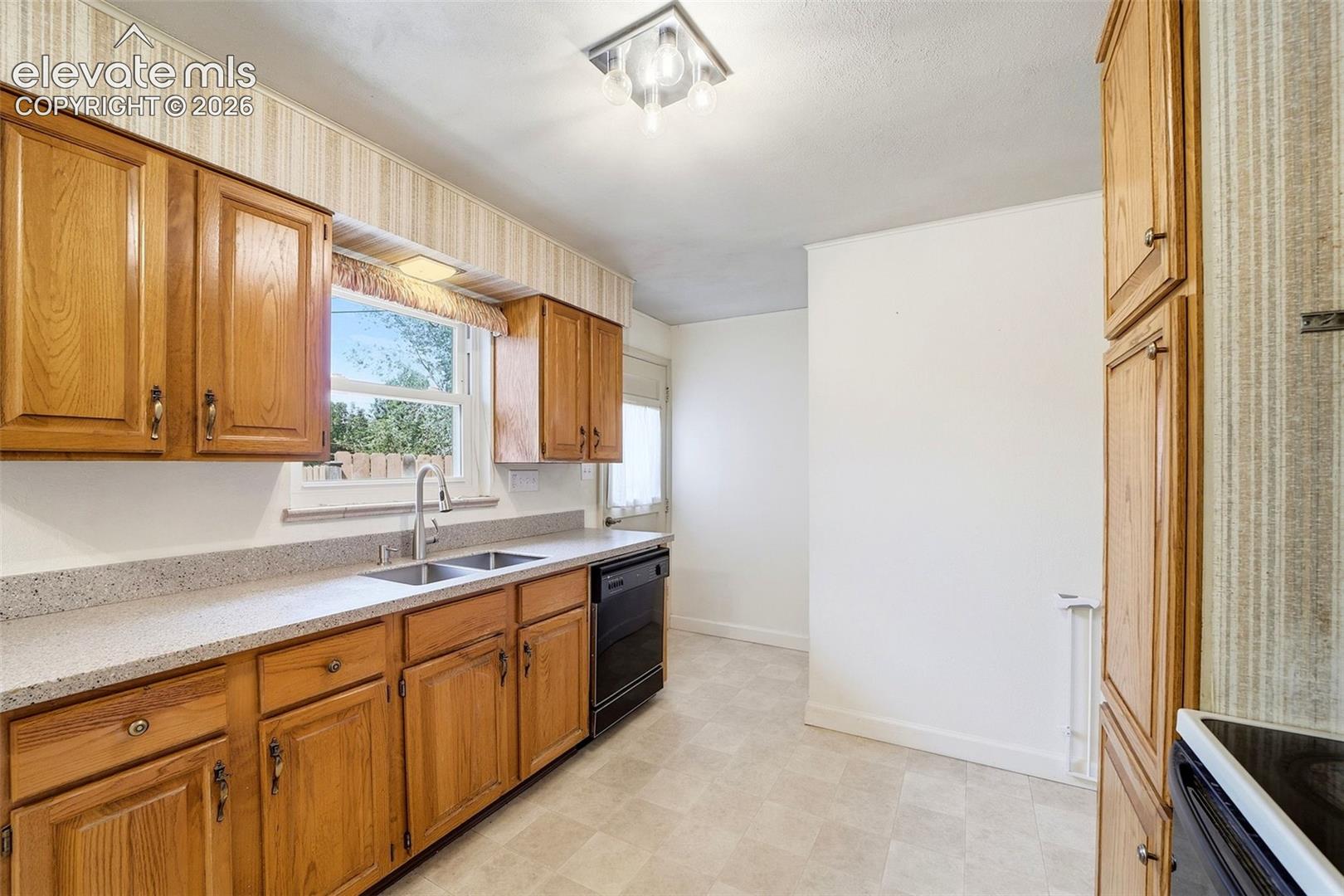 Listing photo 14 for 1406 Iowa Avenue