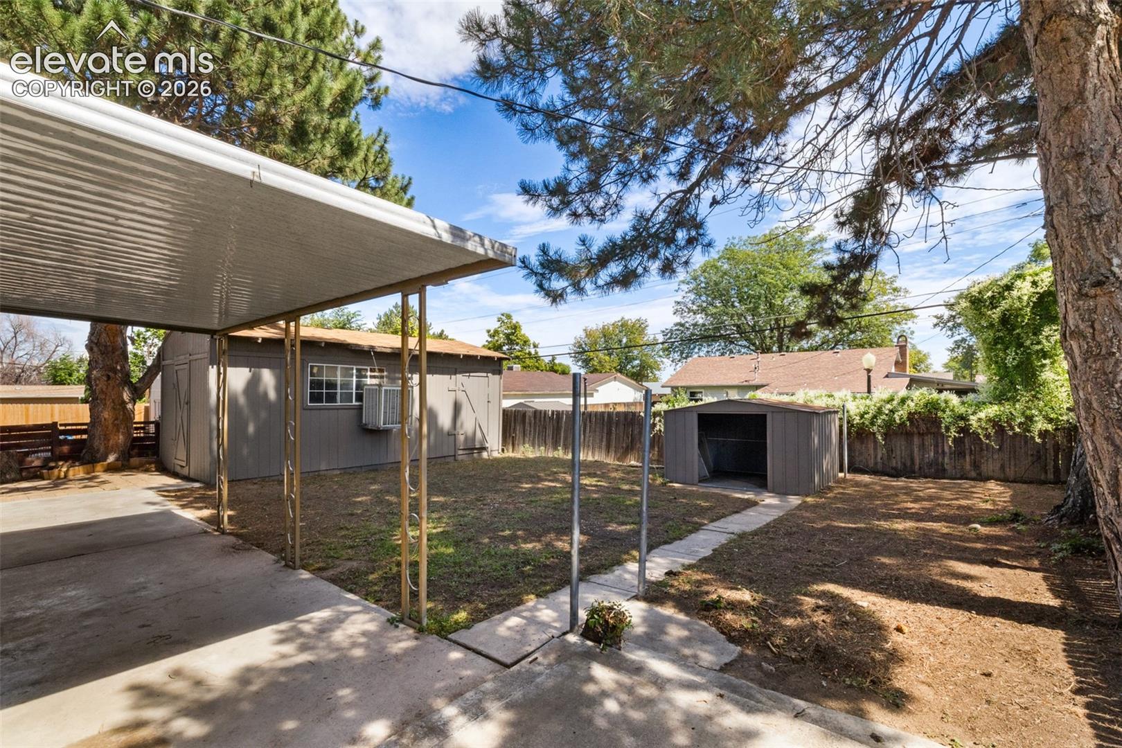 Listing photo 30 for 1818 Maplewood Drive