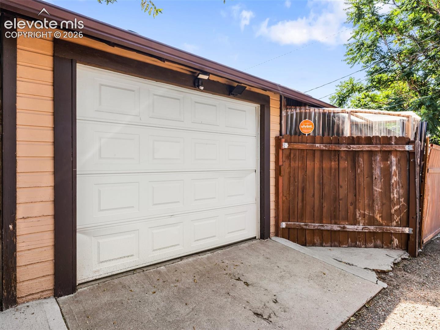 Listing photo 26 for 2213 E Evans Avenue