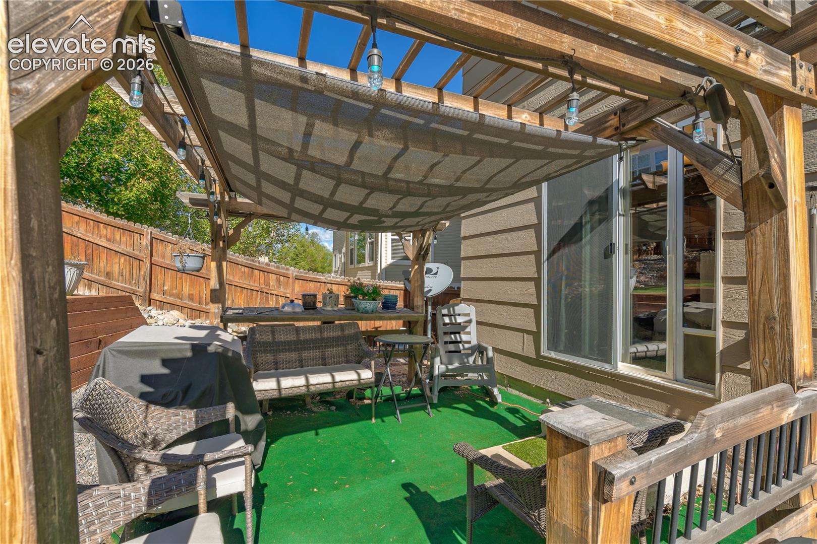 Listing photo 19 for 8234 Meadowcrest Drive