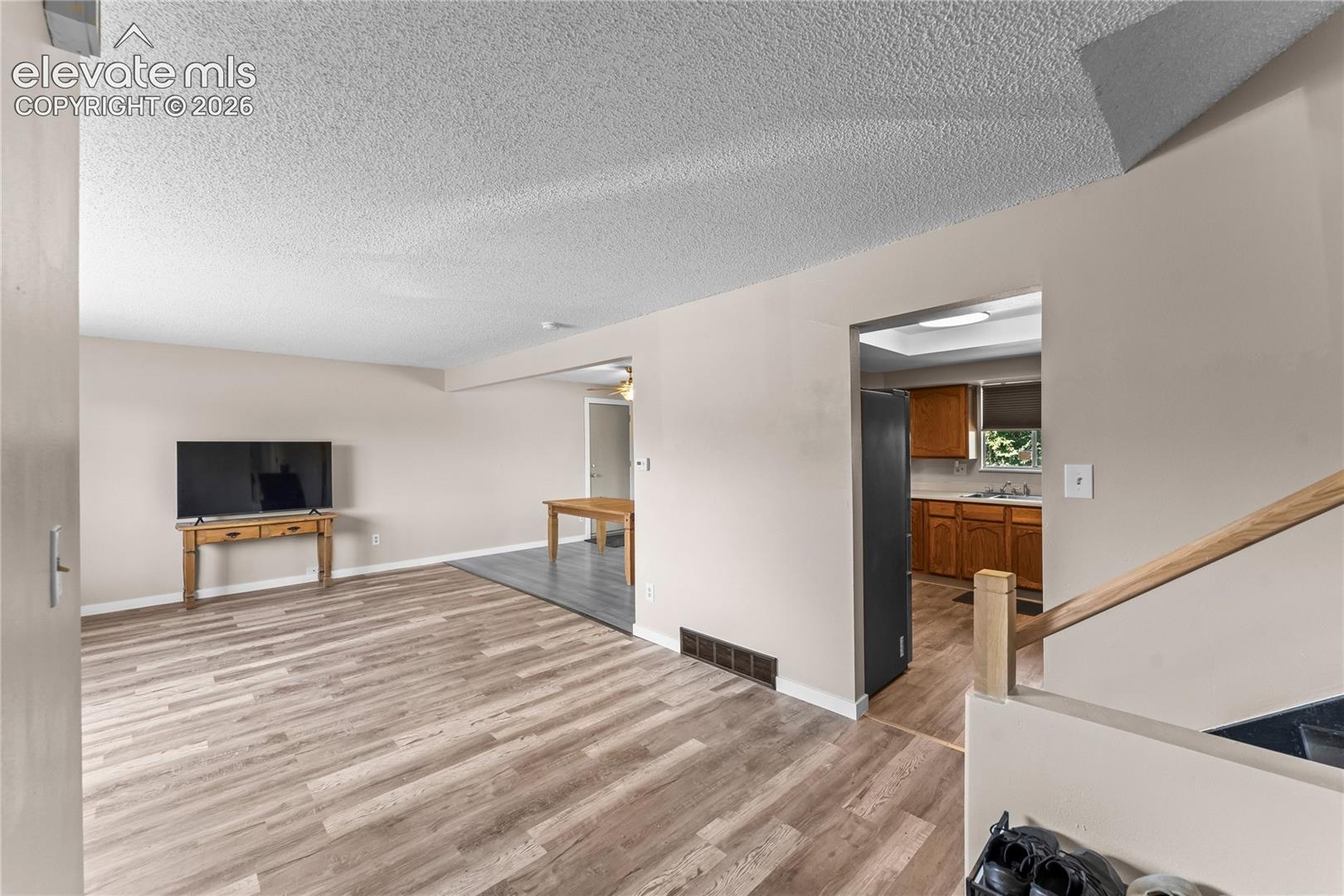 Listing photo 4 for 22 Heatherwood Lane
