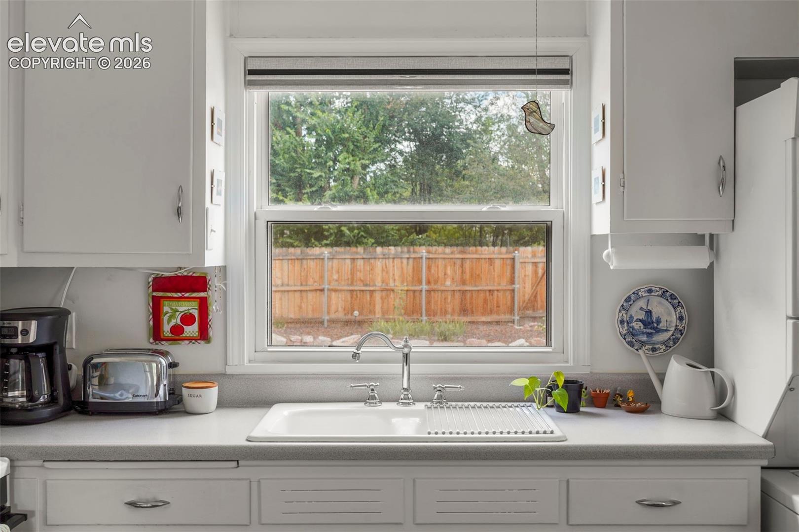 Listing photo 12 for 708 E La Salle Street