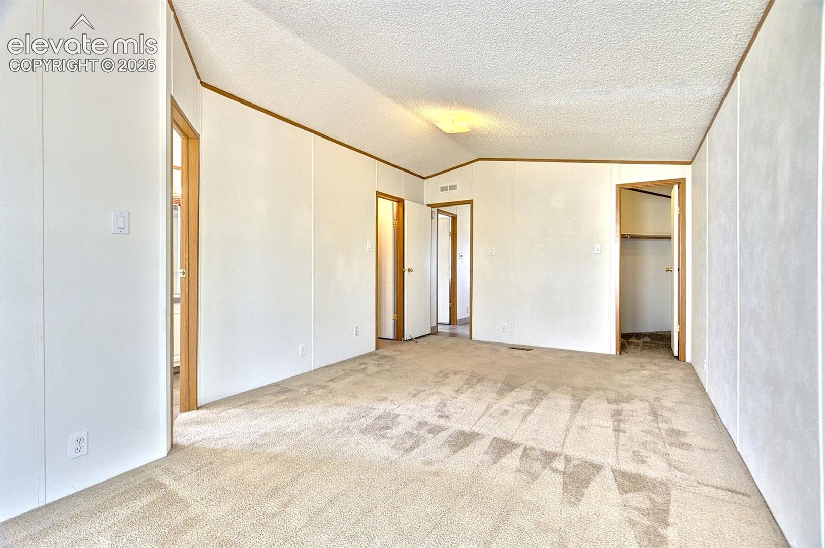 Listing photo 23 for 6375 Field View