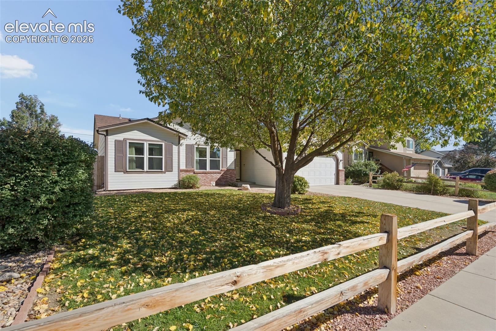 Listing photo 3 for 425 Fleming Street