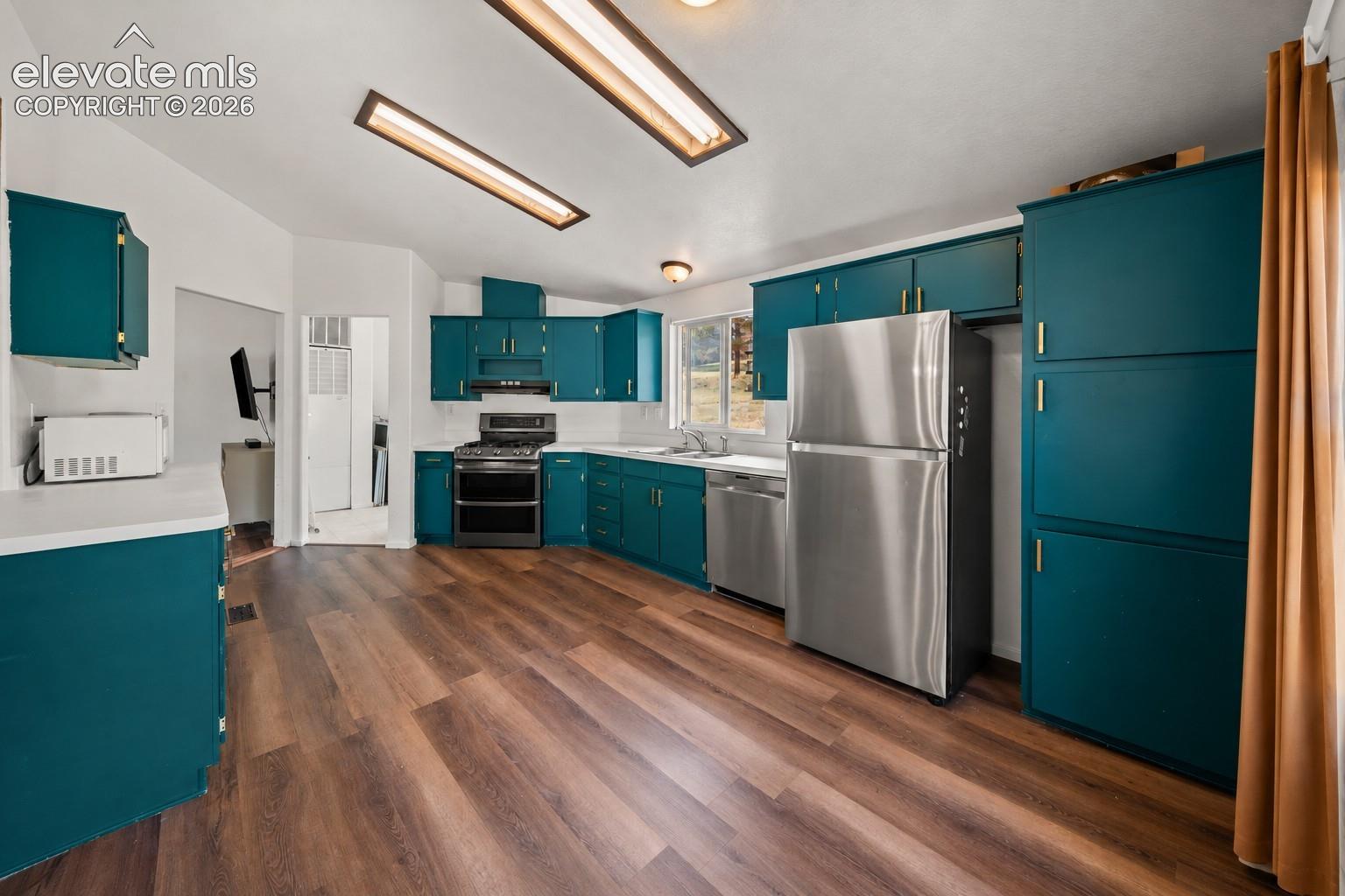 Listing photo 7 for 464 Hackamore Drive