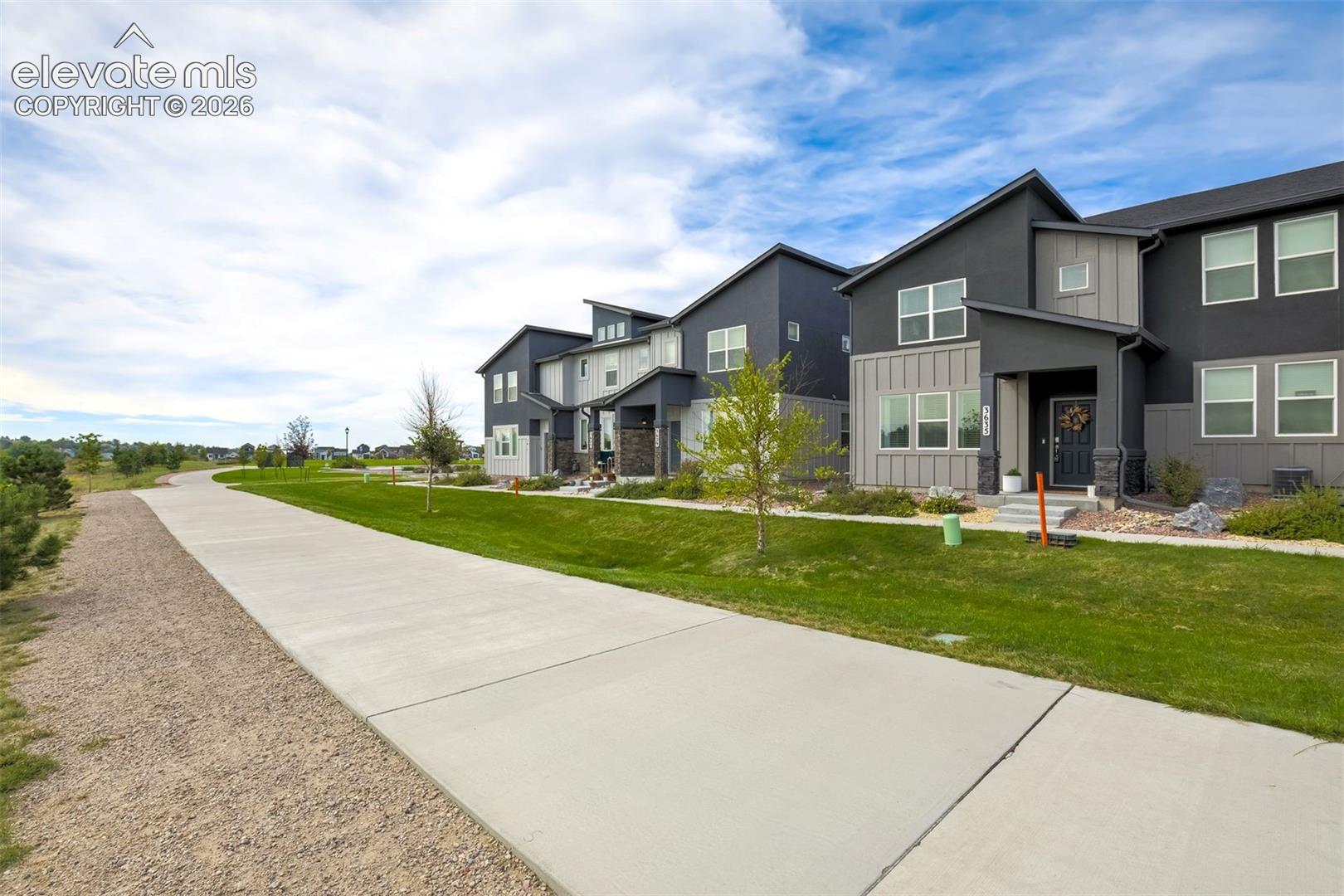 Listing photo 4 for 3635 Levy Park Drive