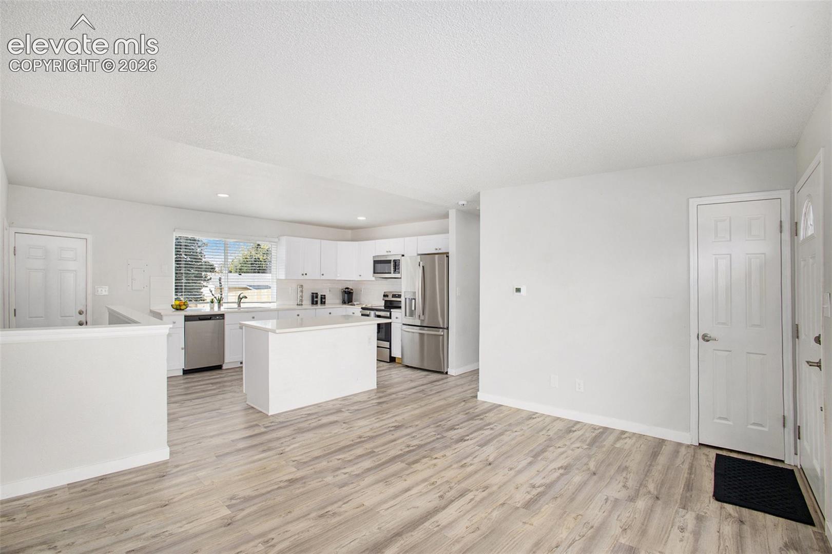 Listing photo 3 for 4087 London Lane
