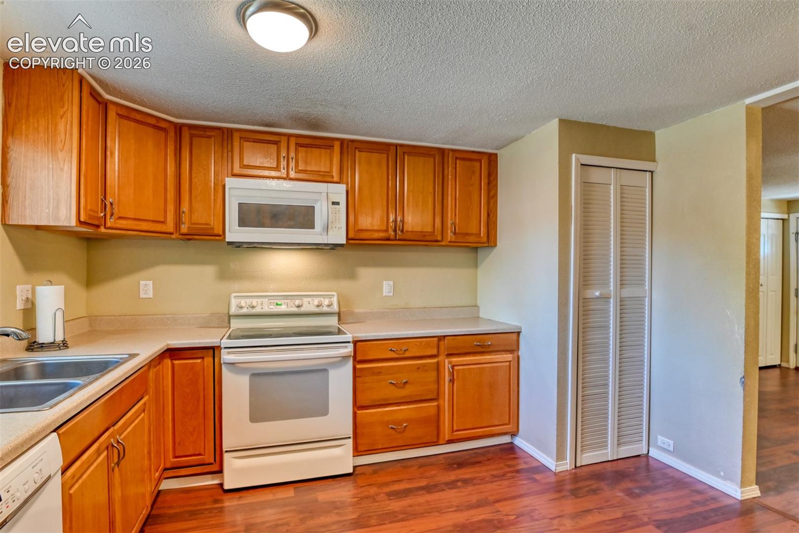 Listing photo 12 for 1810 Bonita Drive
