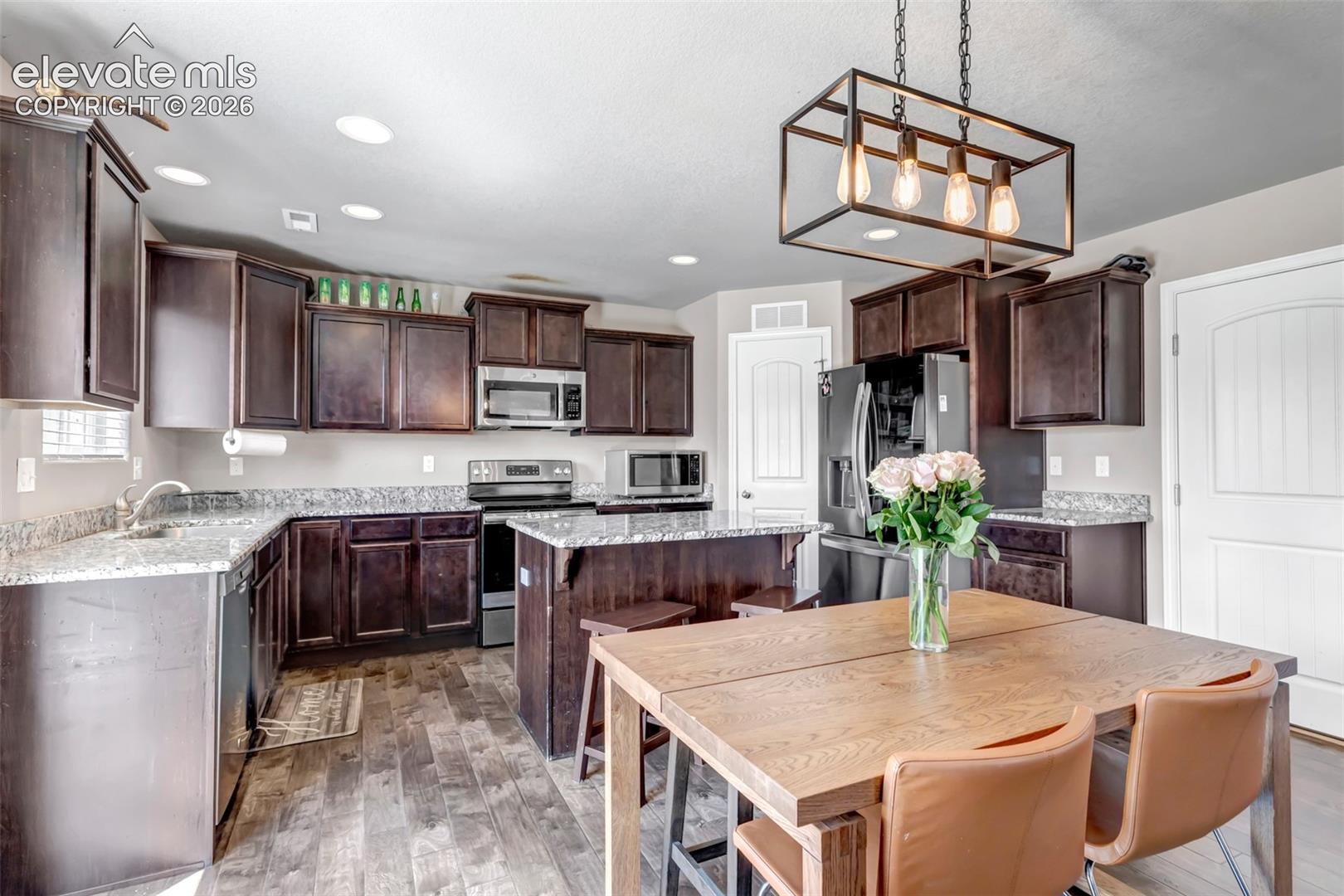 Listing photo 26 for 7548 Benecia Drive