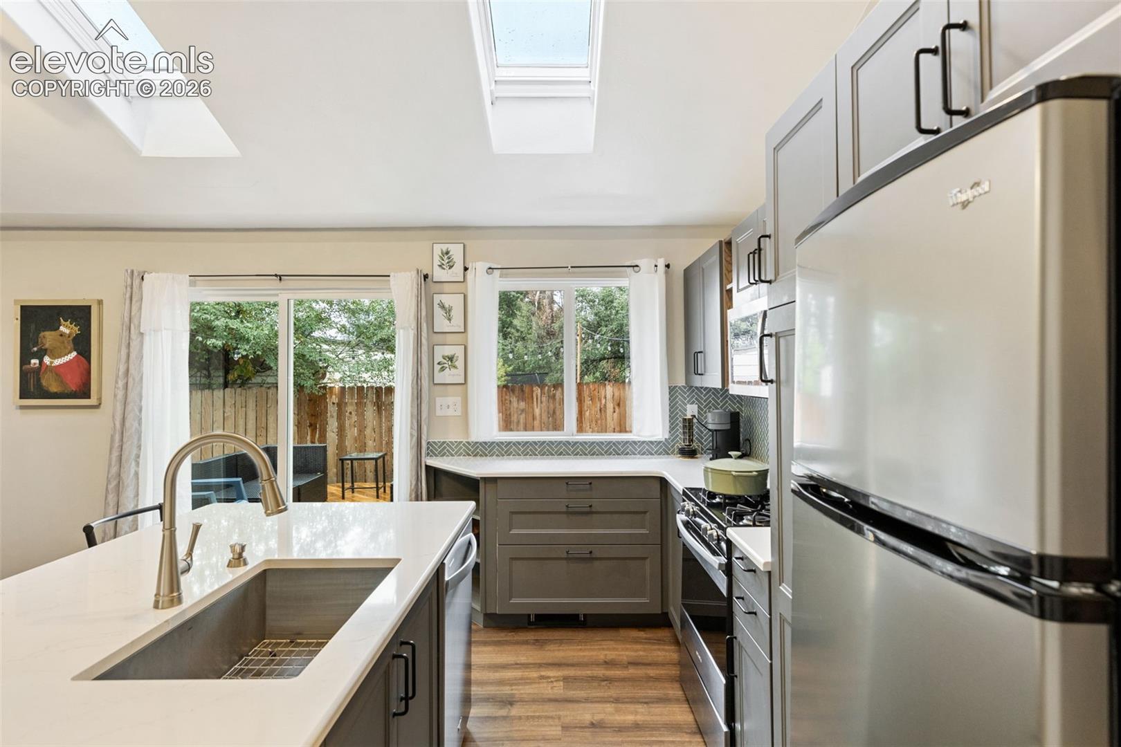 Listing photo 10 for 2110 Frontier Drive