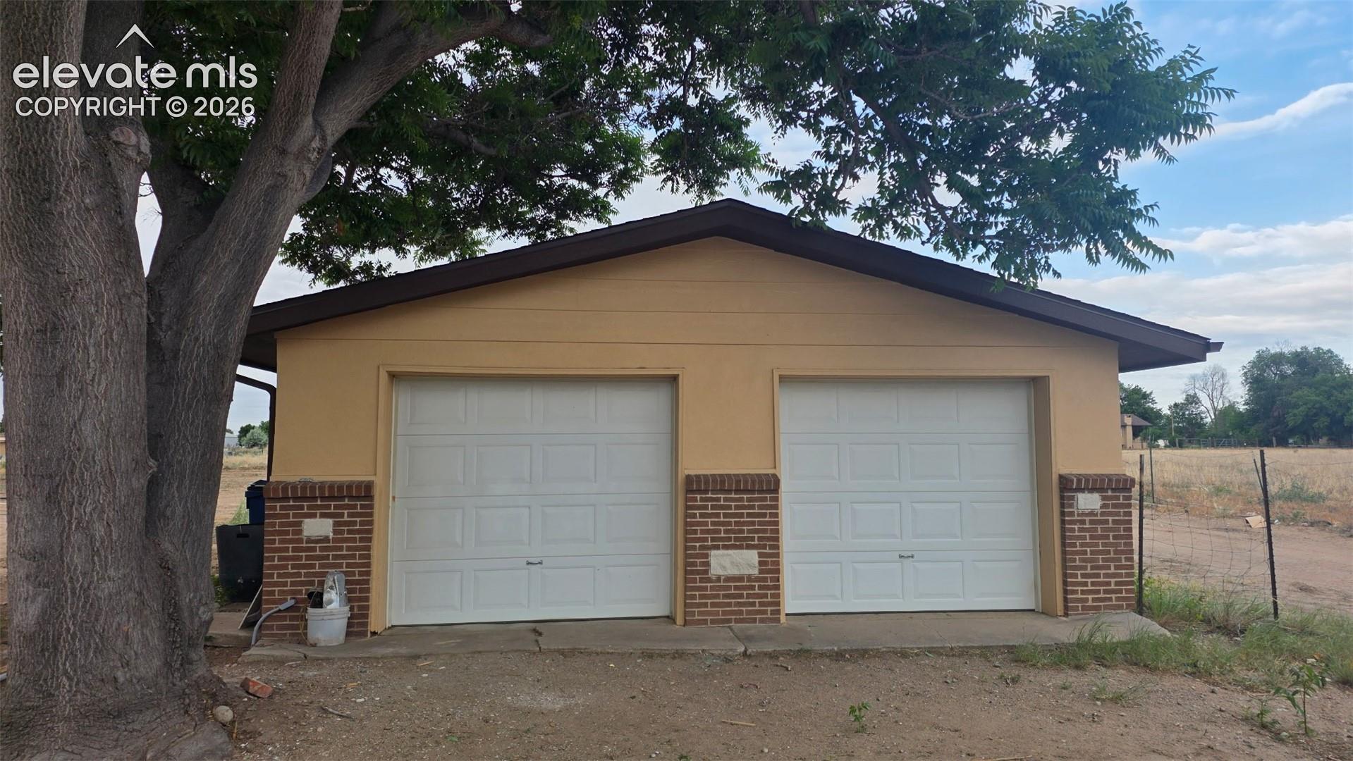 Listing photo 2 for 28162 Gale Road