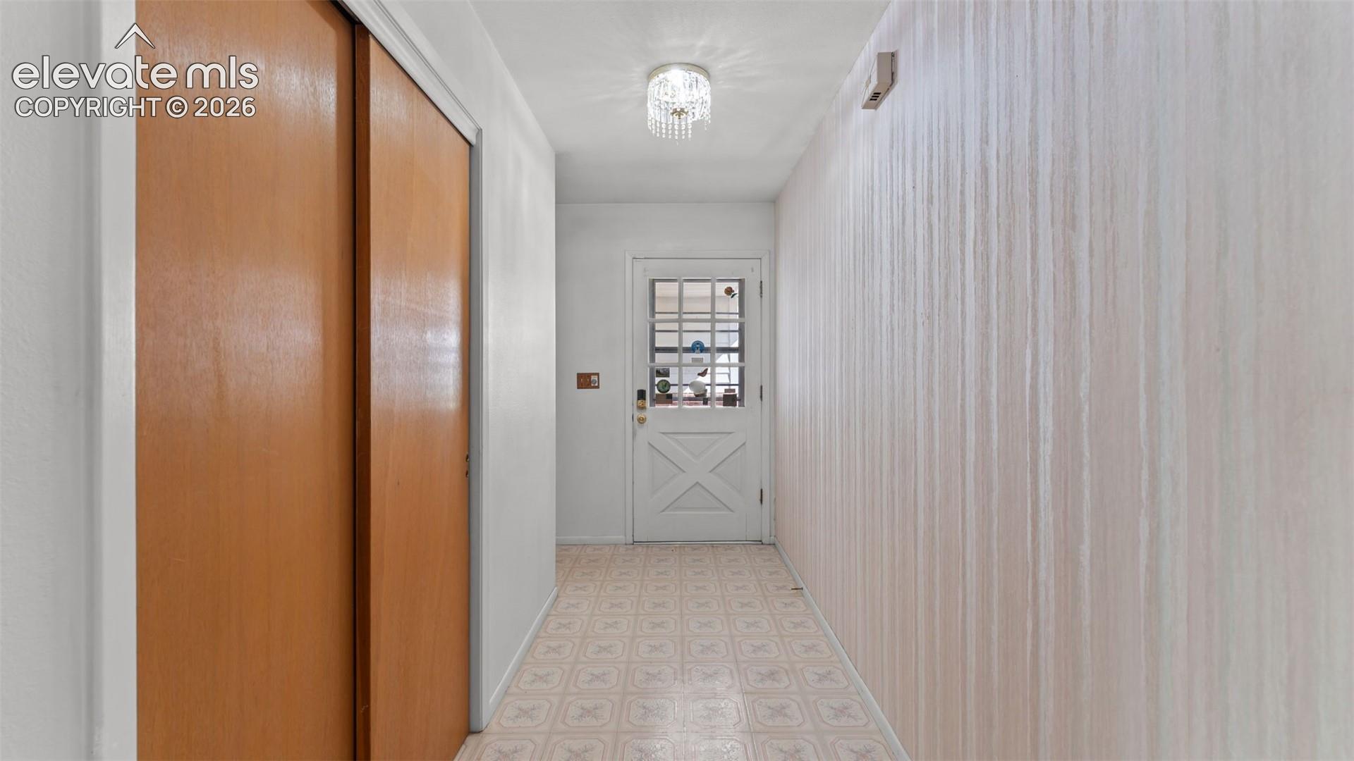 2204 Warwick Lane, photo 2