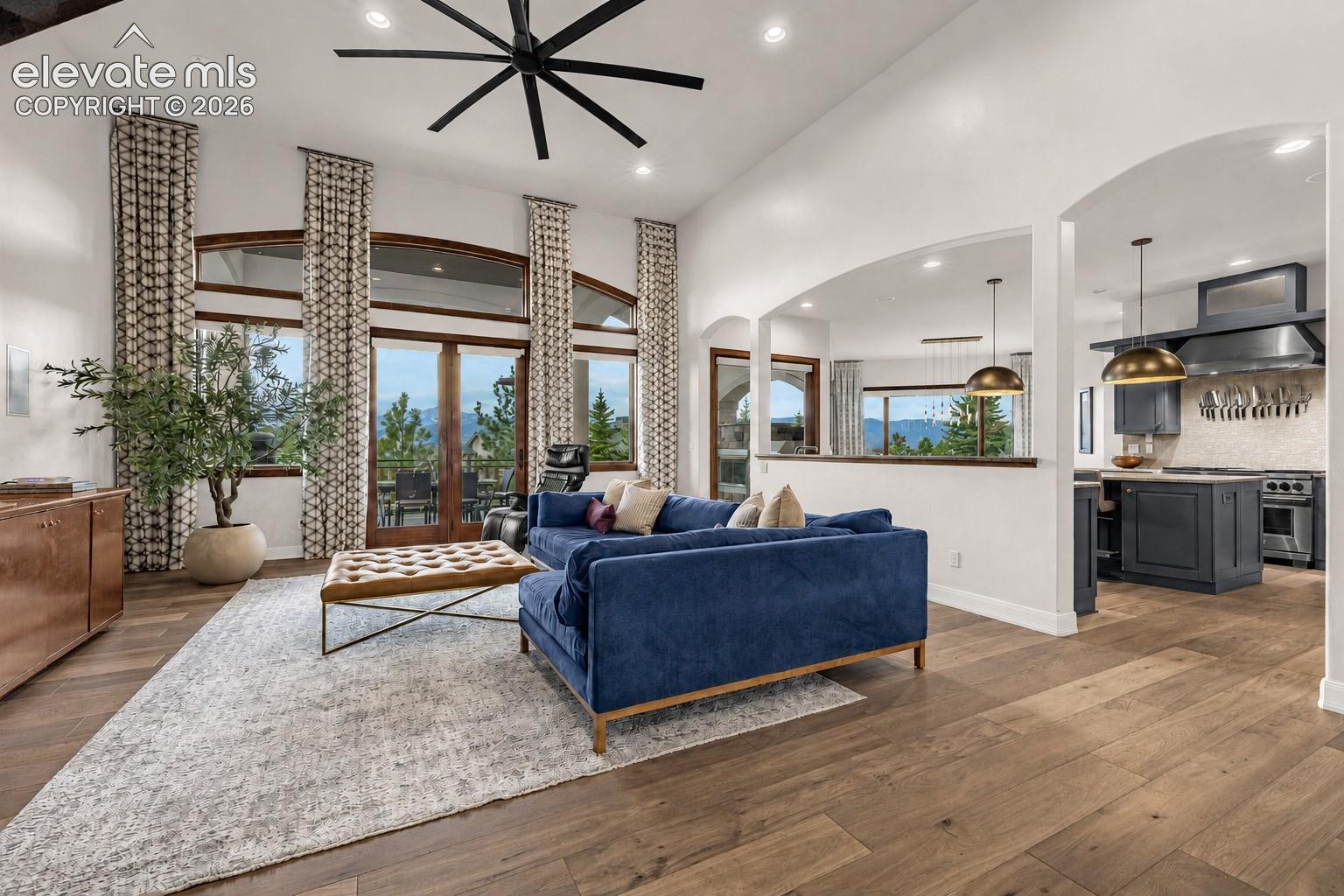 Listing photo 3 for 2217 Rainbows End Point
