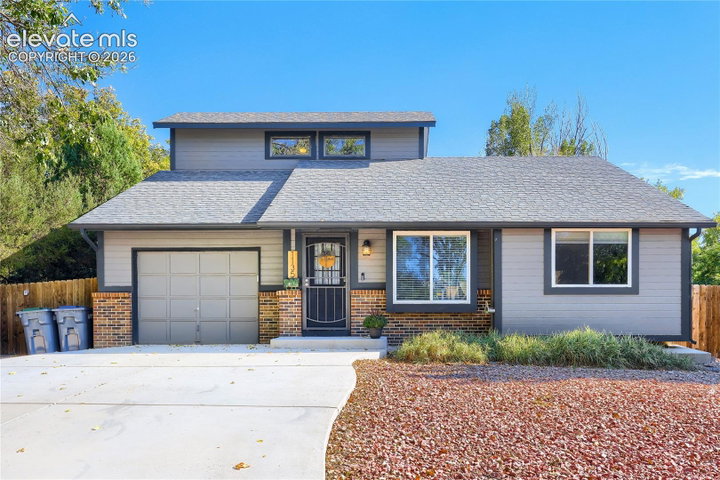 1135 Greenbrier Drive — listing photo
