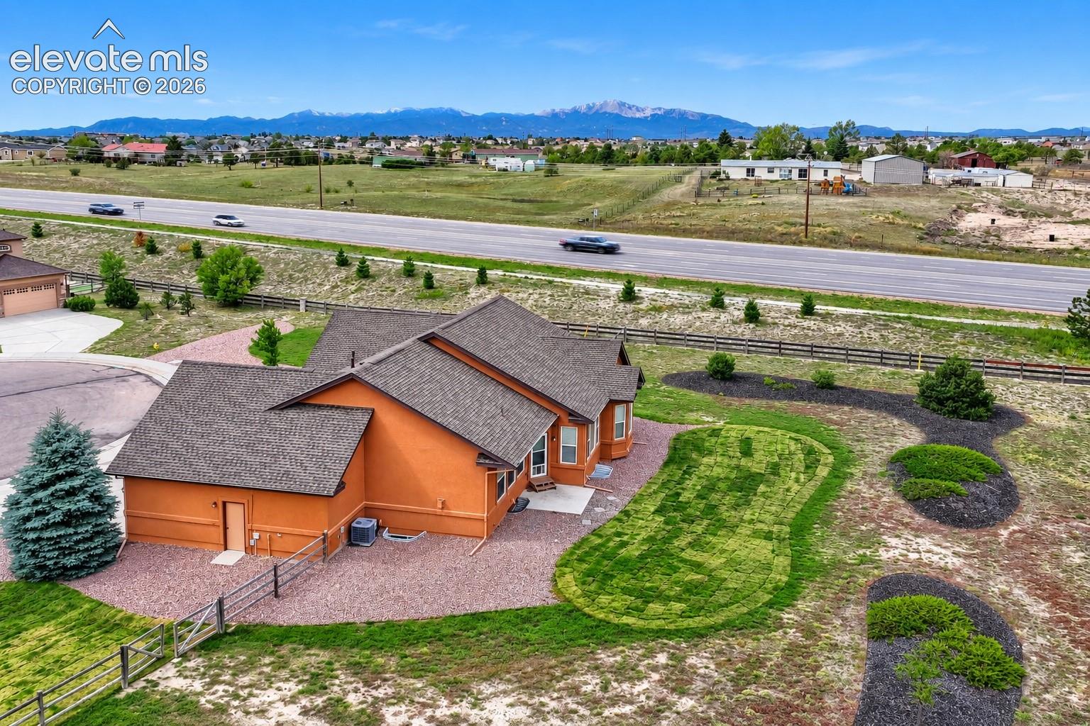 Listing photo 2 for 10967 Klondike Drive