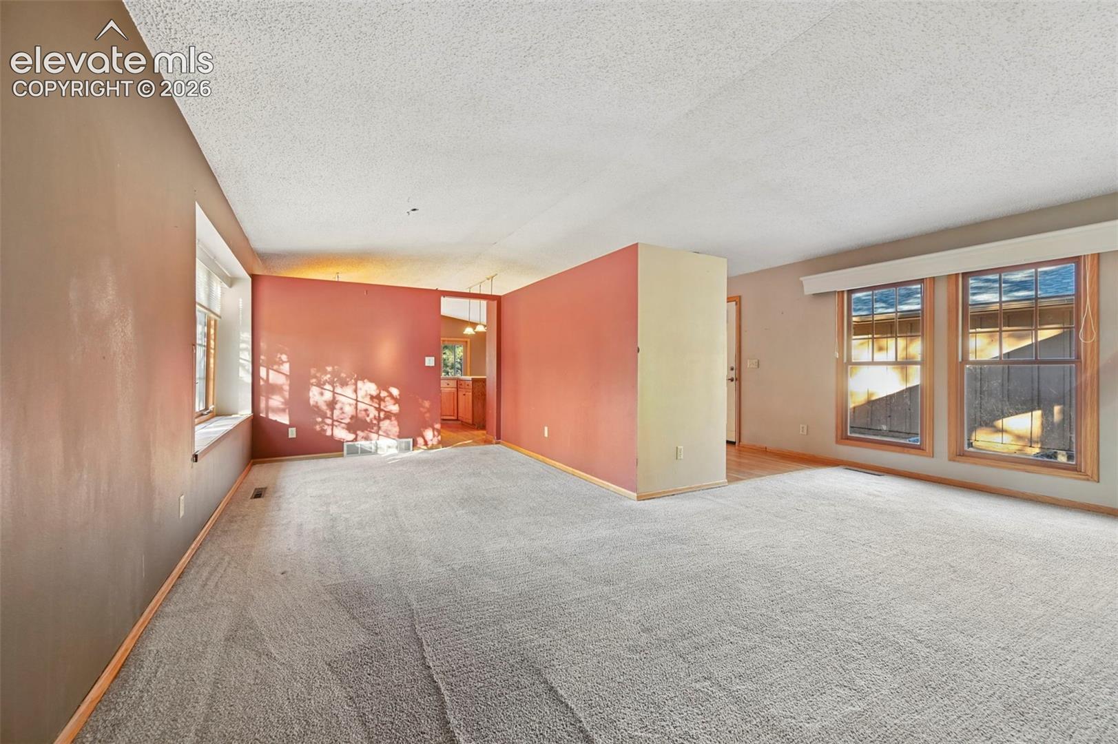 Listing photo 16 for 19280 doewood Drive