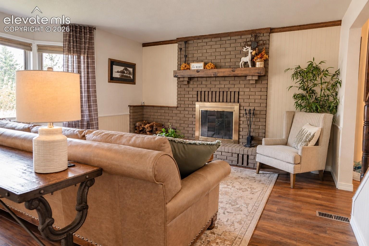 Listing photo 3 for 721 Sunnywood Place
