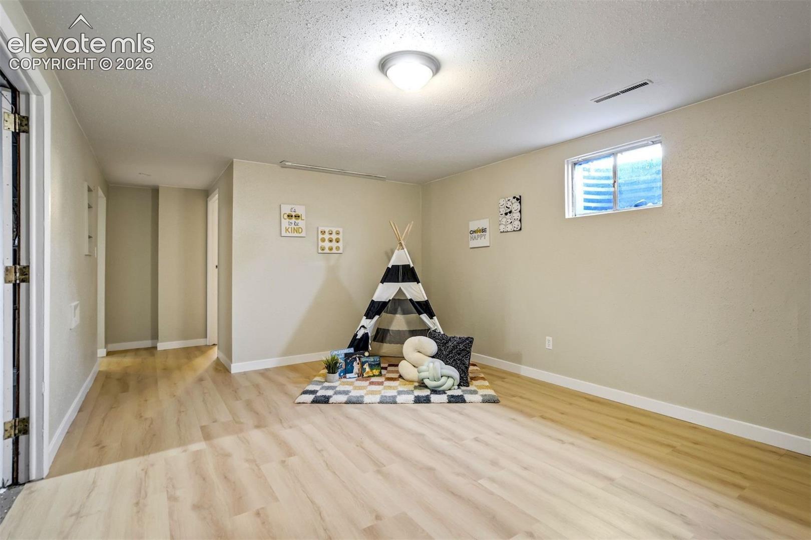 Listing photo 19 for 65 S Roosevelt Street
