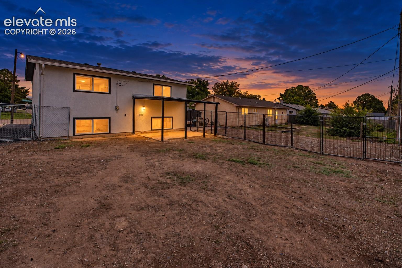 Listing photo 8 for 3816 Devonshire Lane