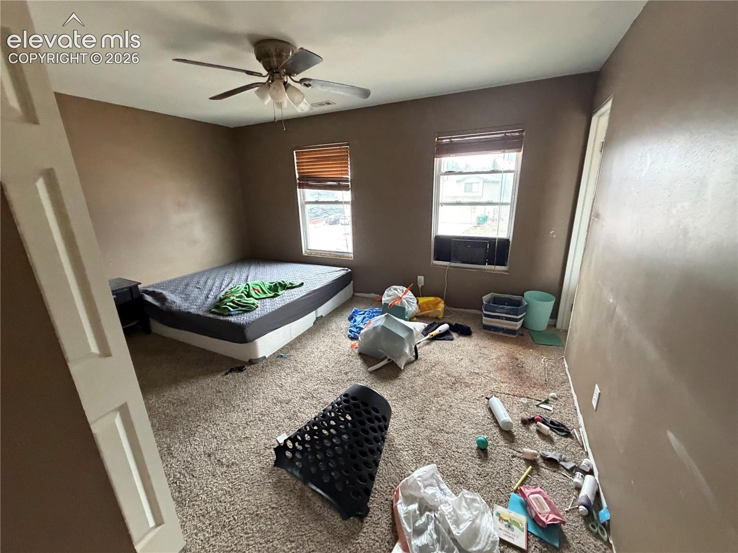 Listing photo 7 for 915 Crandall Drive