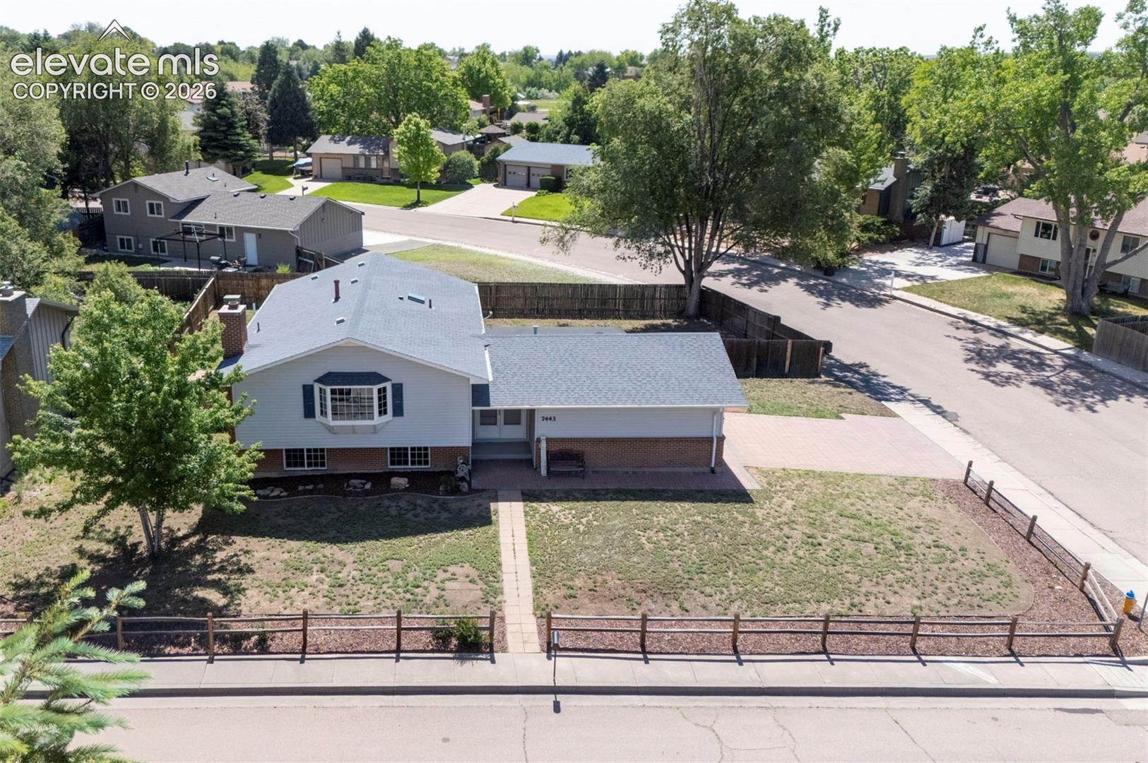 Listing photo 5 for 7443 Franconia Drive