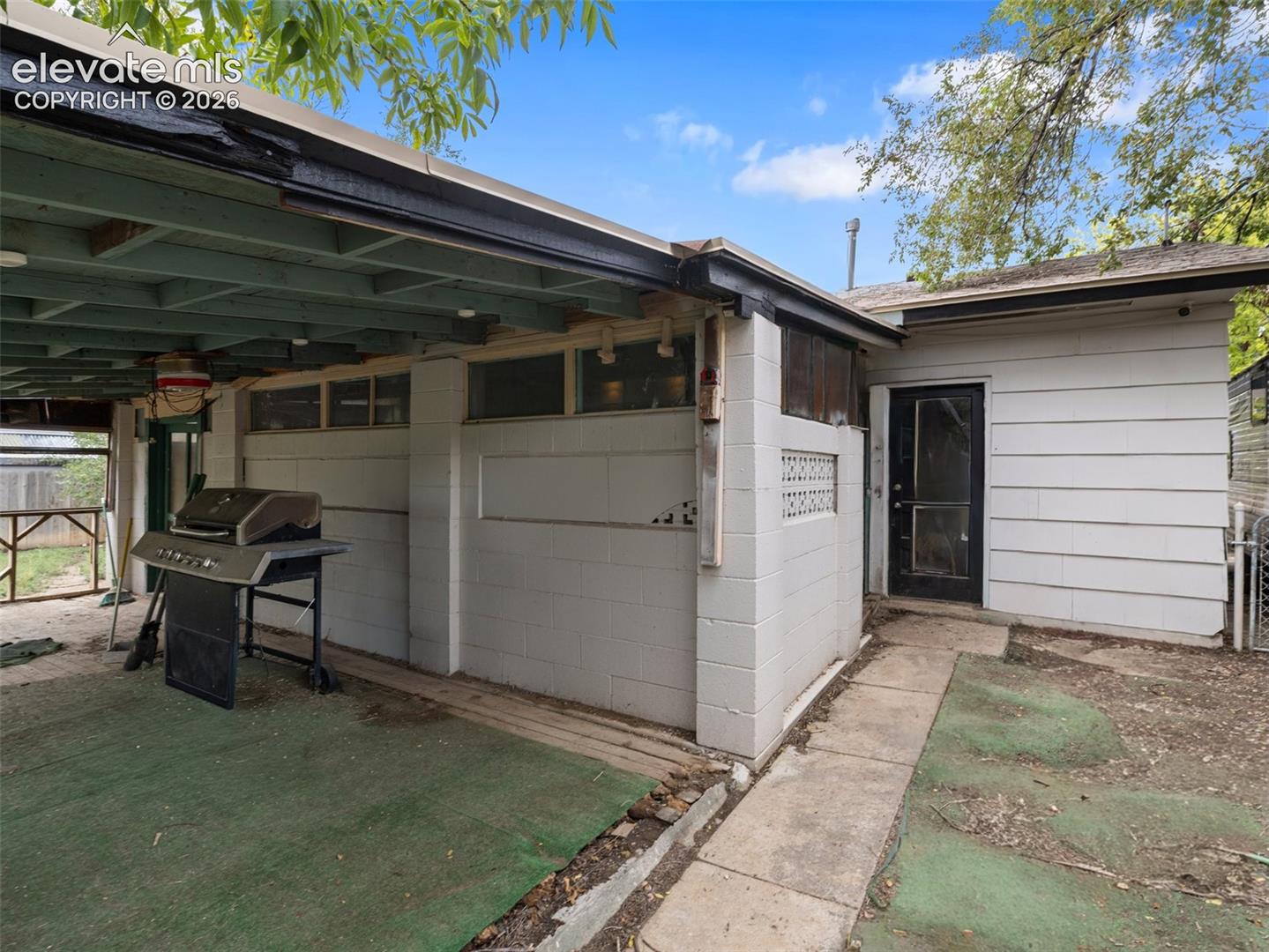 Listing photo 32 for 18 Dundee Lane