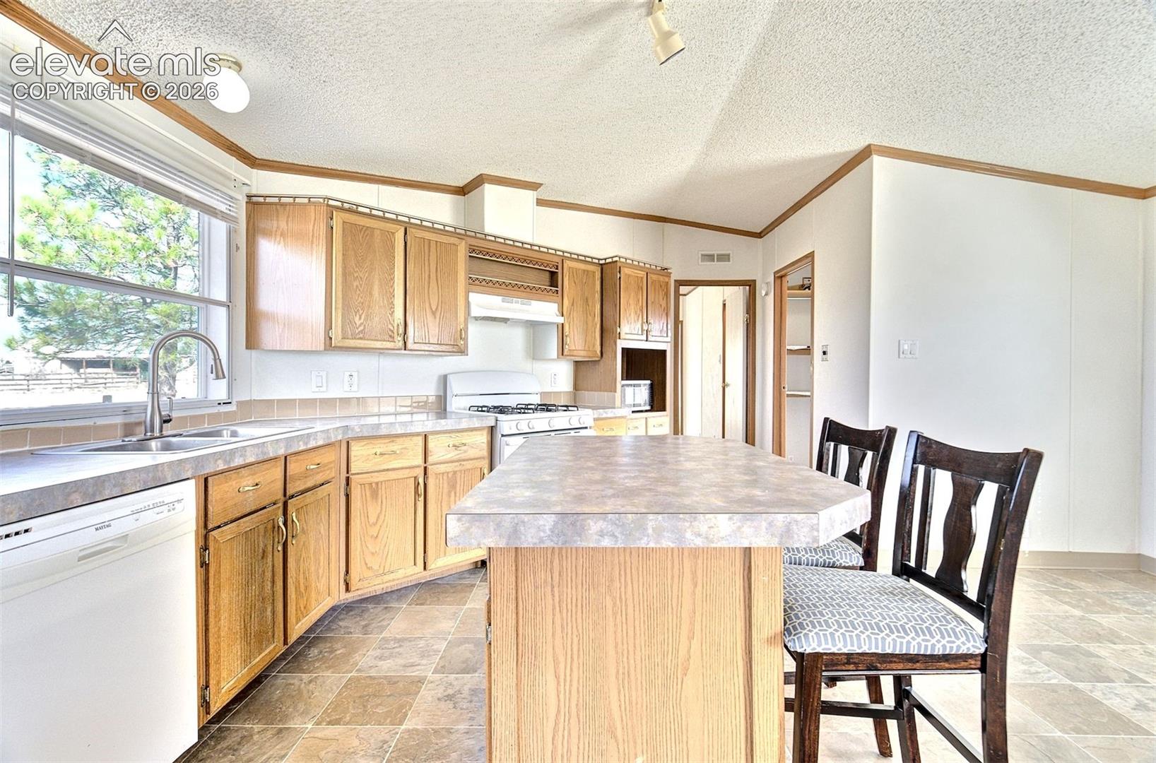 Listing photo 14 for 6375 Field View