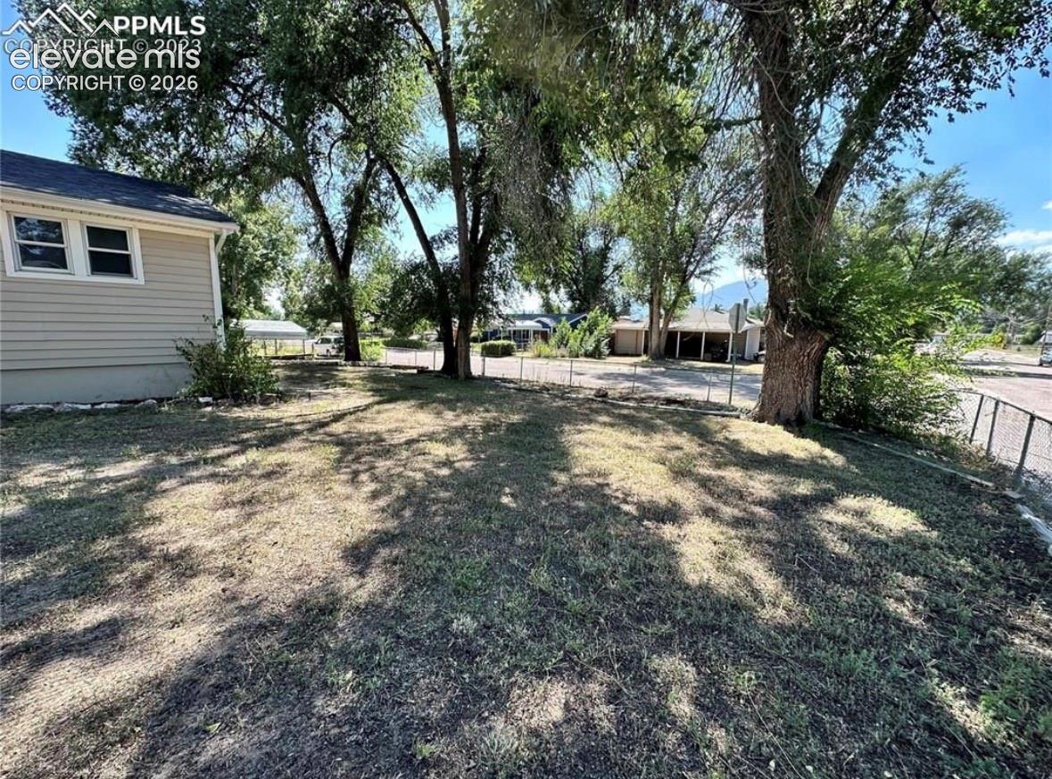 Listing photo 3 for 501 birch Drive