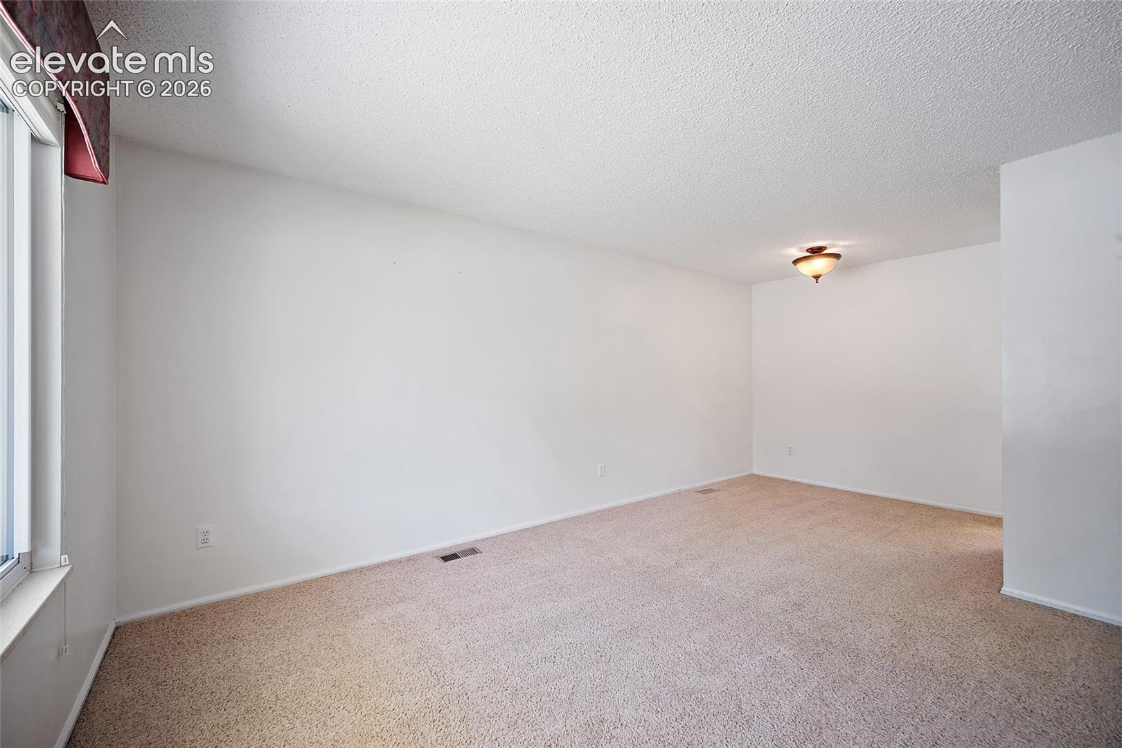 Listing photo 6 for 4695 W Stanford Avenue