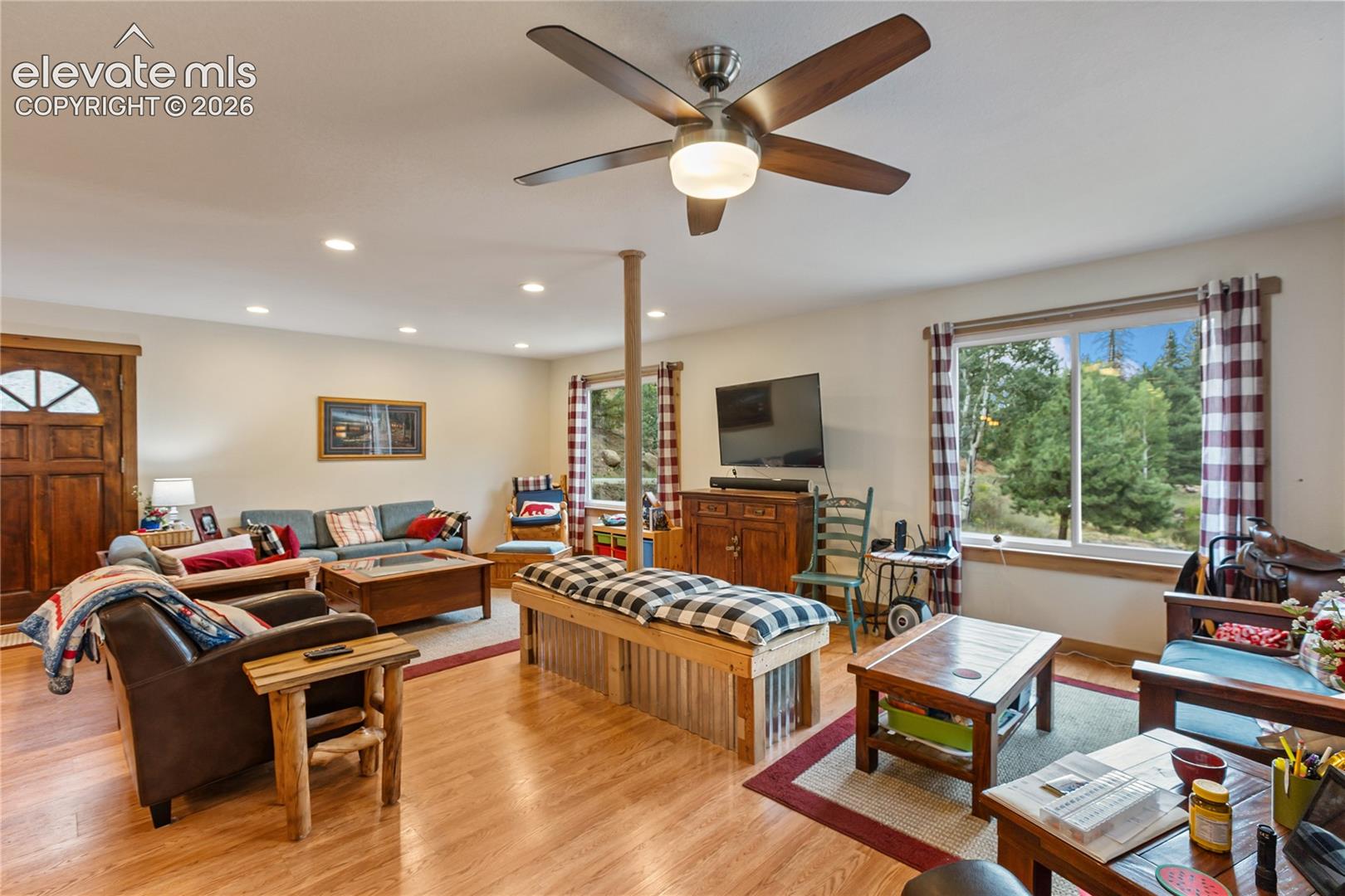 Listing photo 4 for 3912 Trout Creek Road