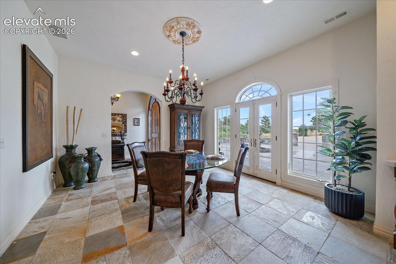 Listing photo 15 for 1175 Castle Pointe Drive