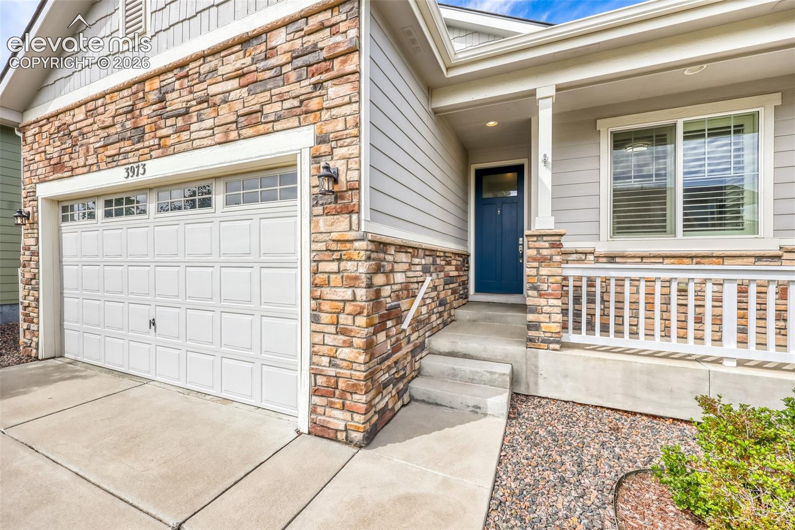 Listing photo 4 for 3973 John Court