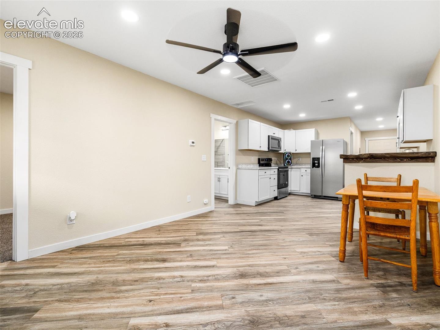 Listing photo 3 for 1219 Pine Street